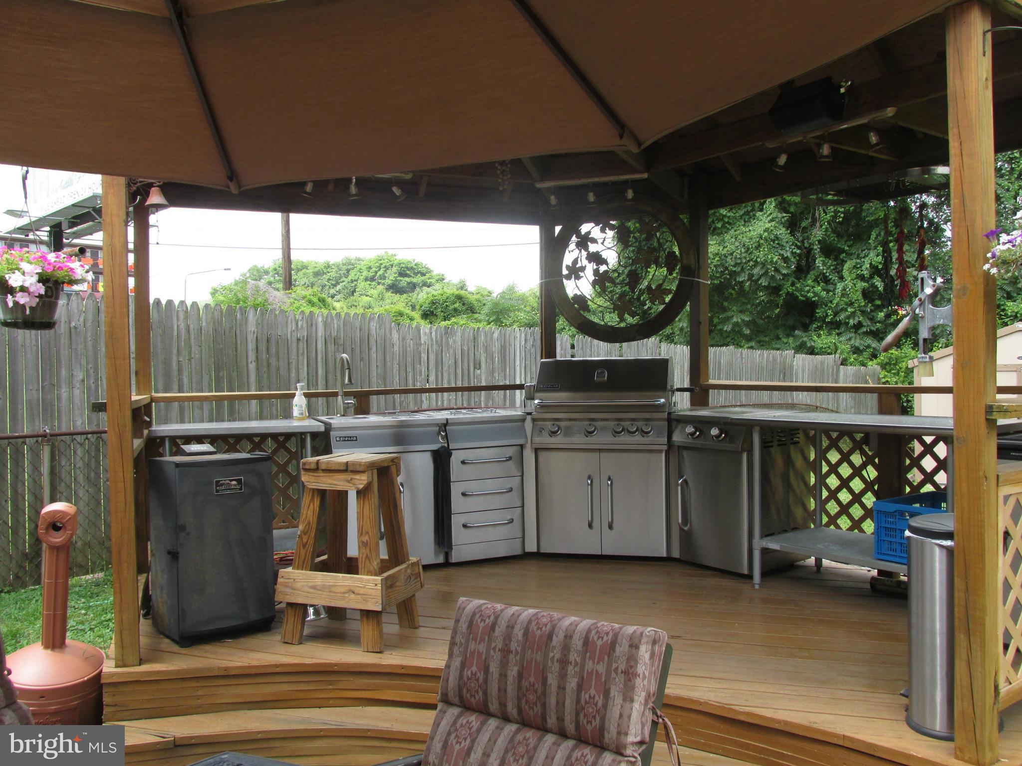 WEST LANSDOWNE - Residential