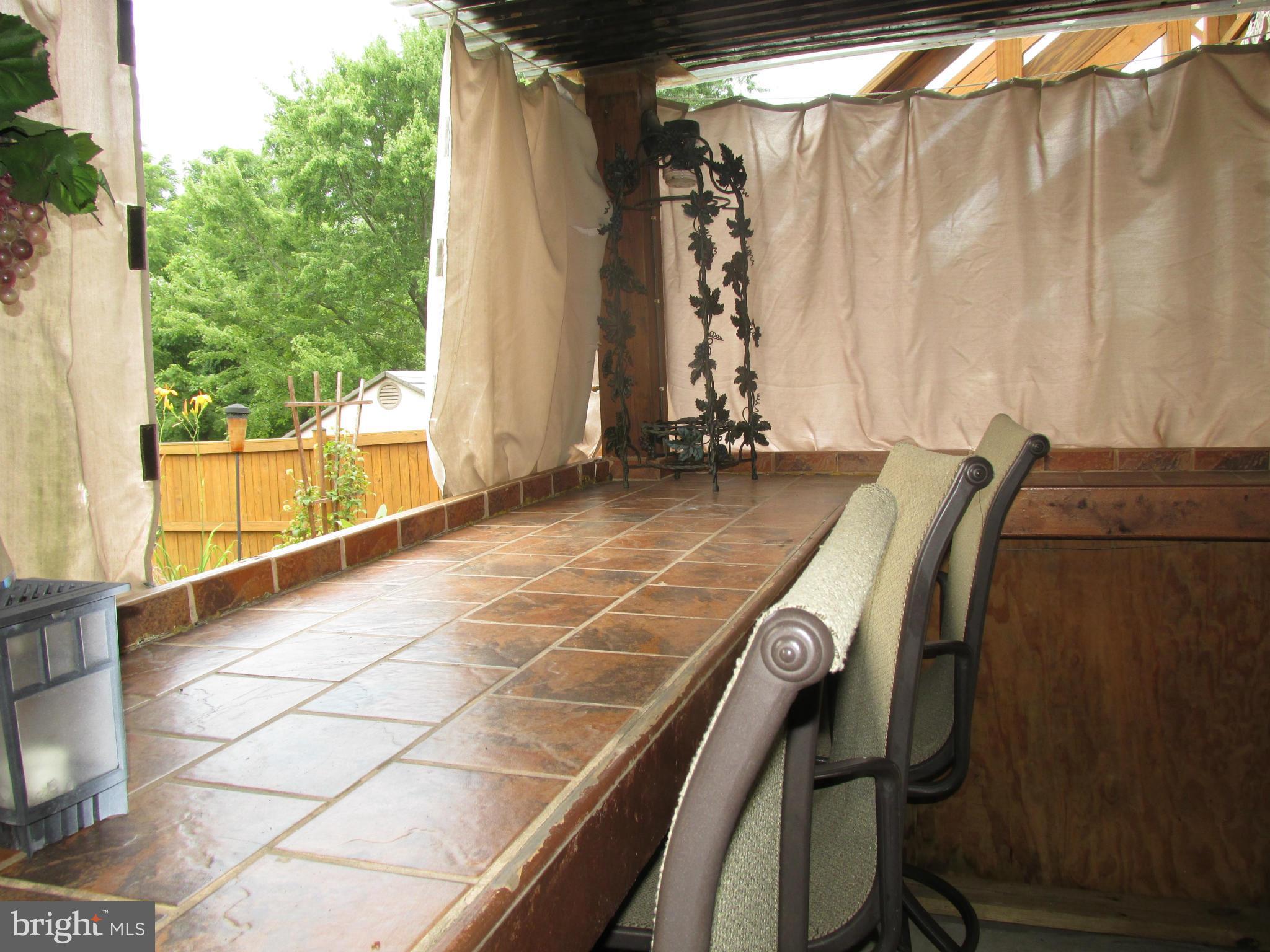 WEST LANSDOWNE - Residential