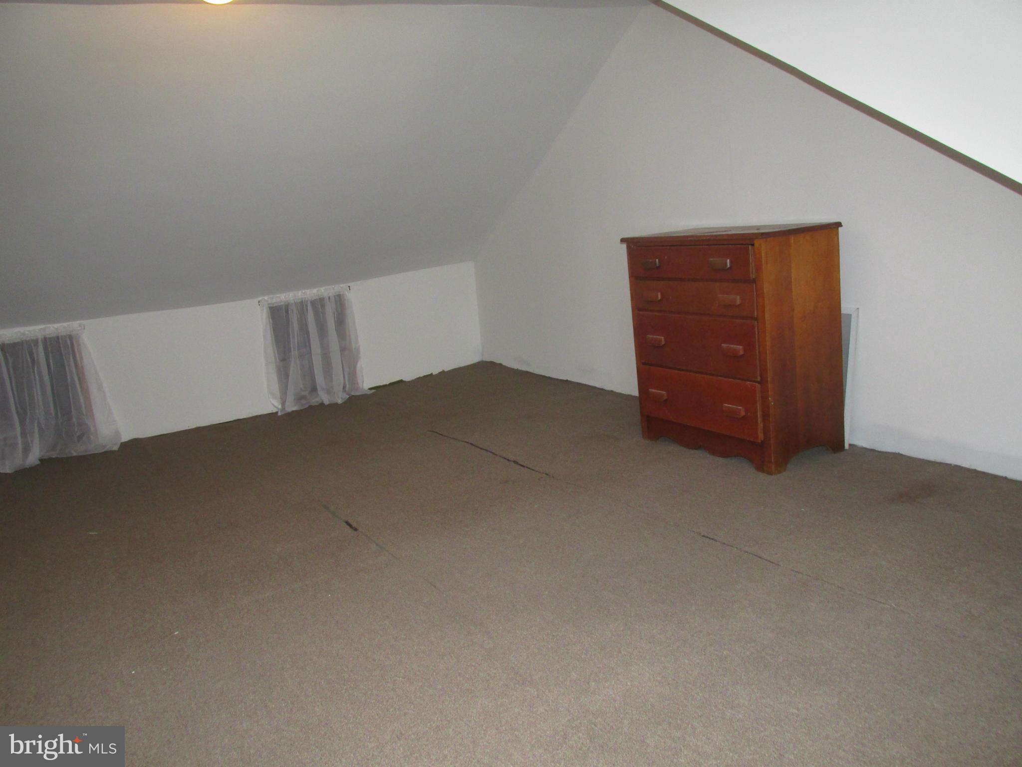 WEST LANSDOWNE - Residential