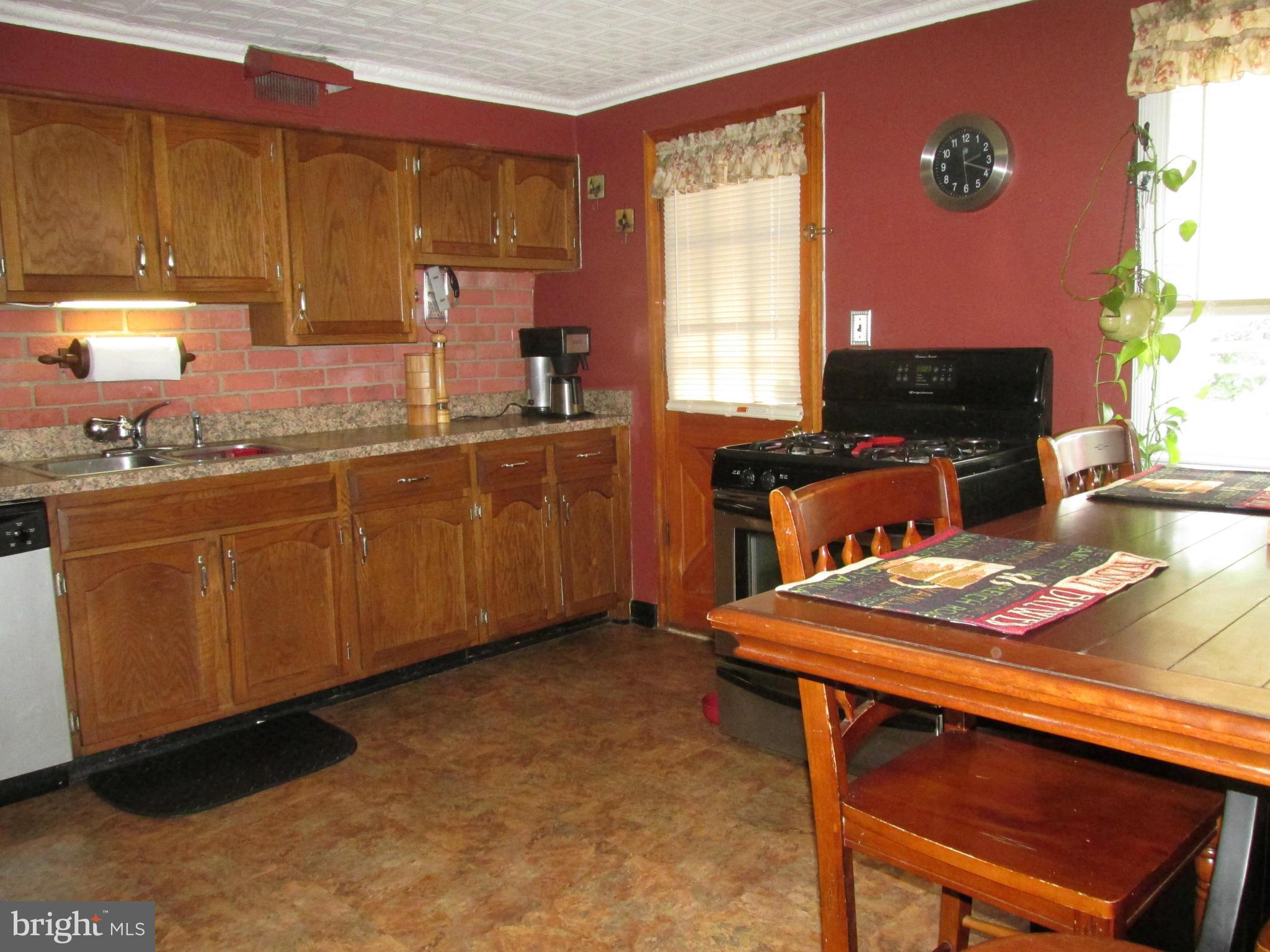 WEST LANSDOWNE - Residential