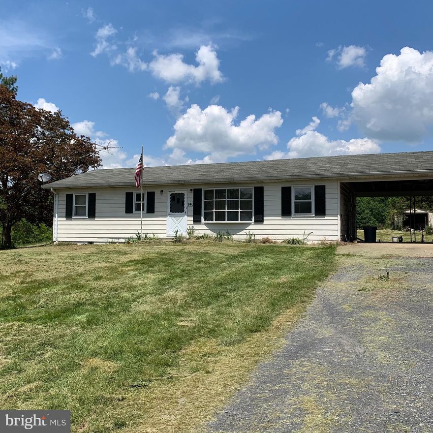 3 bedroom, 1 full bath, 1 half bath rancher just outside of Woodstock.  Nice level 1 acre lot. FIXER UPPER.   NEEDS COMPLETE RENOVATION.  CASH OR CONVENTIONAL ONLY.  Items at the property will be left by the seller