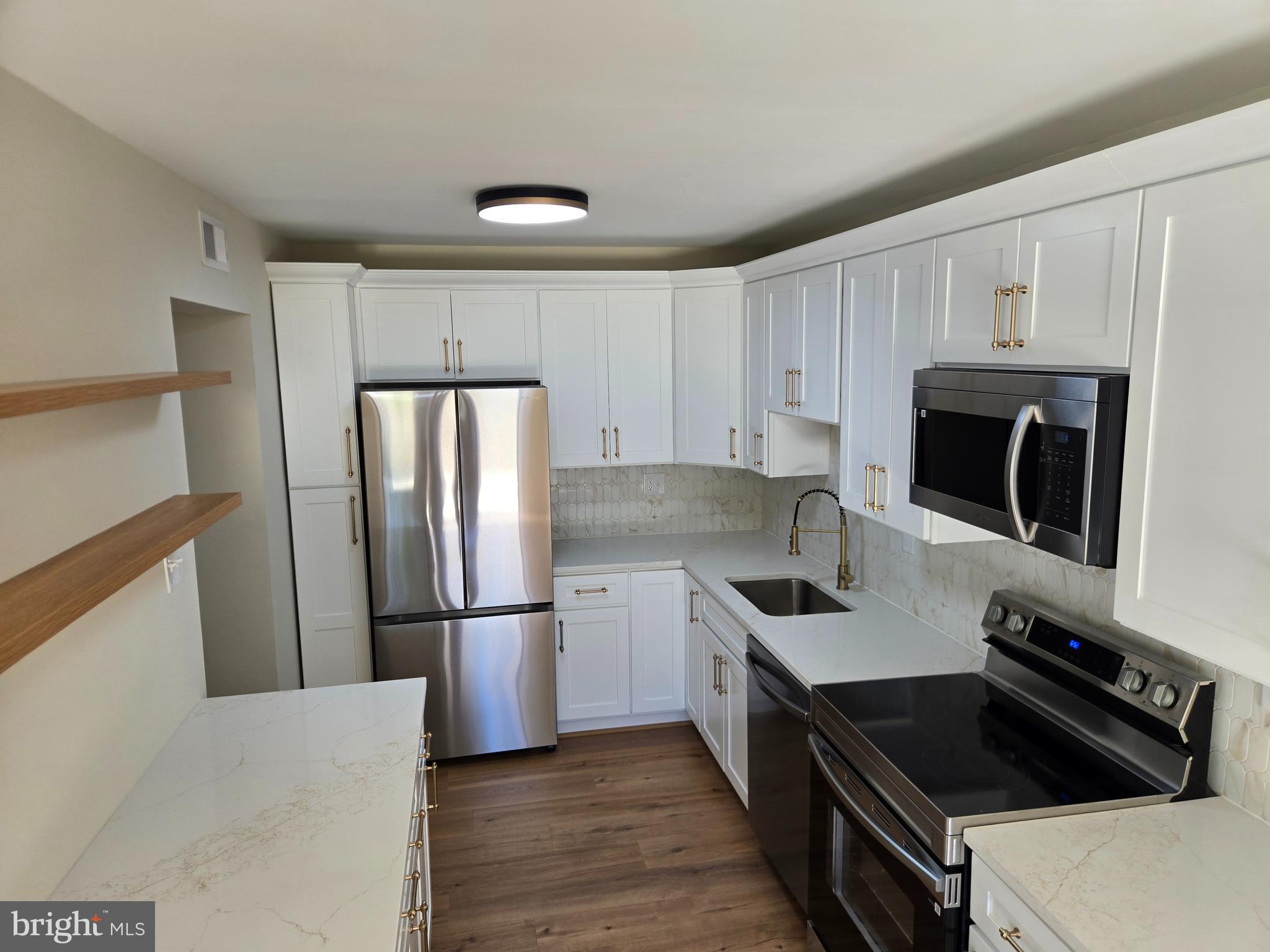 VILLAGE OF OAKLAND MILLS - Residential