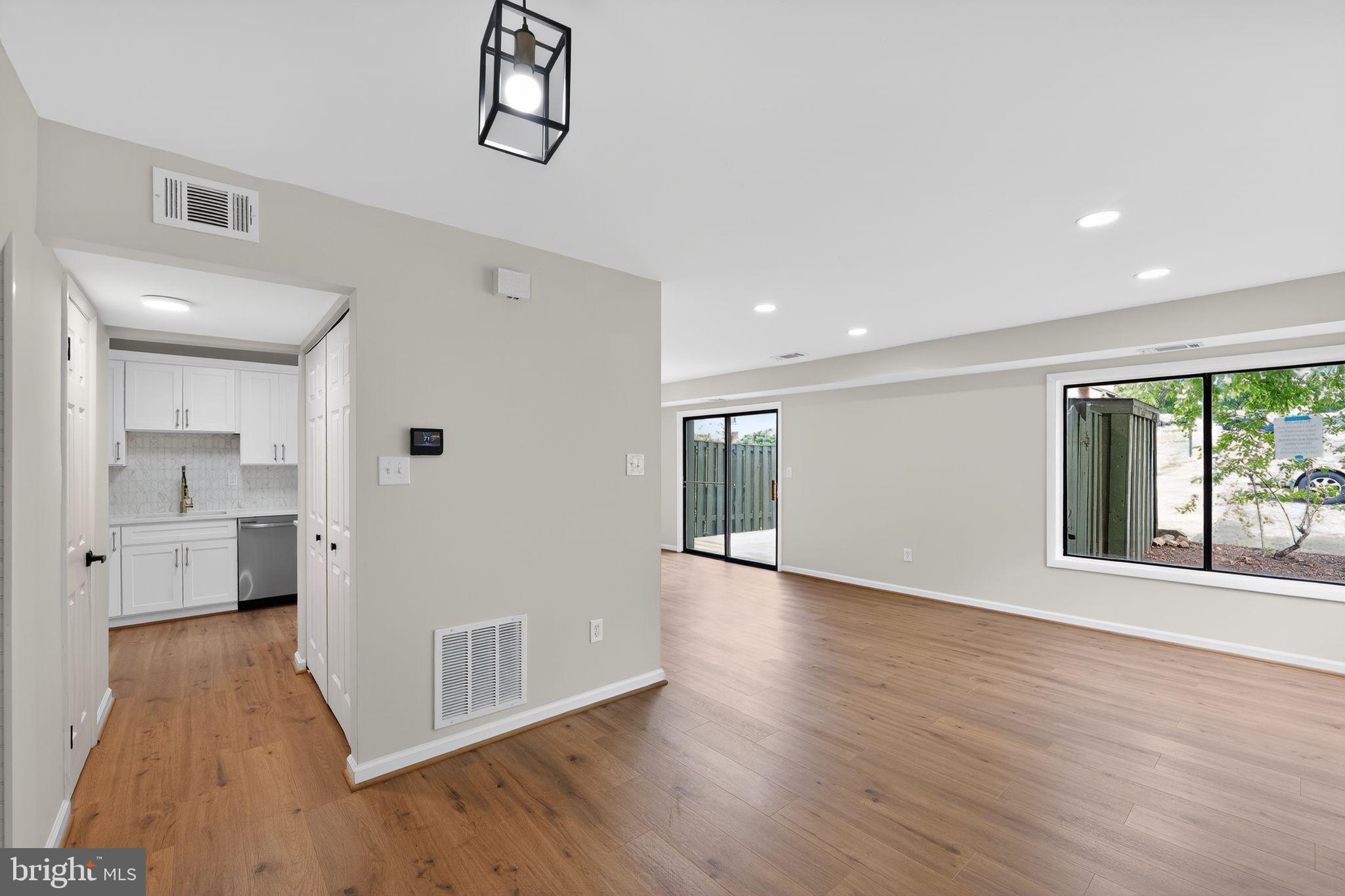 VILLAGE OF OAKLAND MILLS - Residential