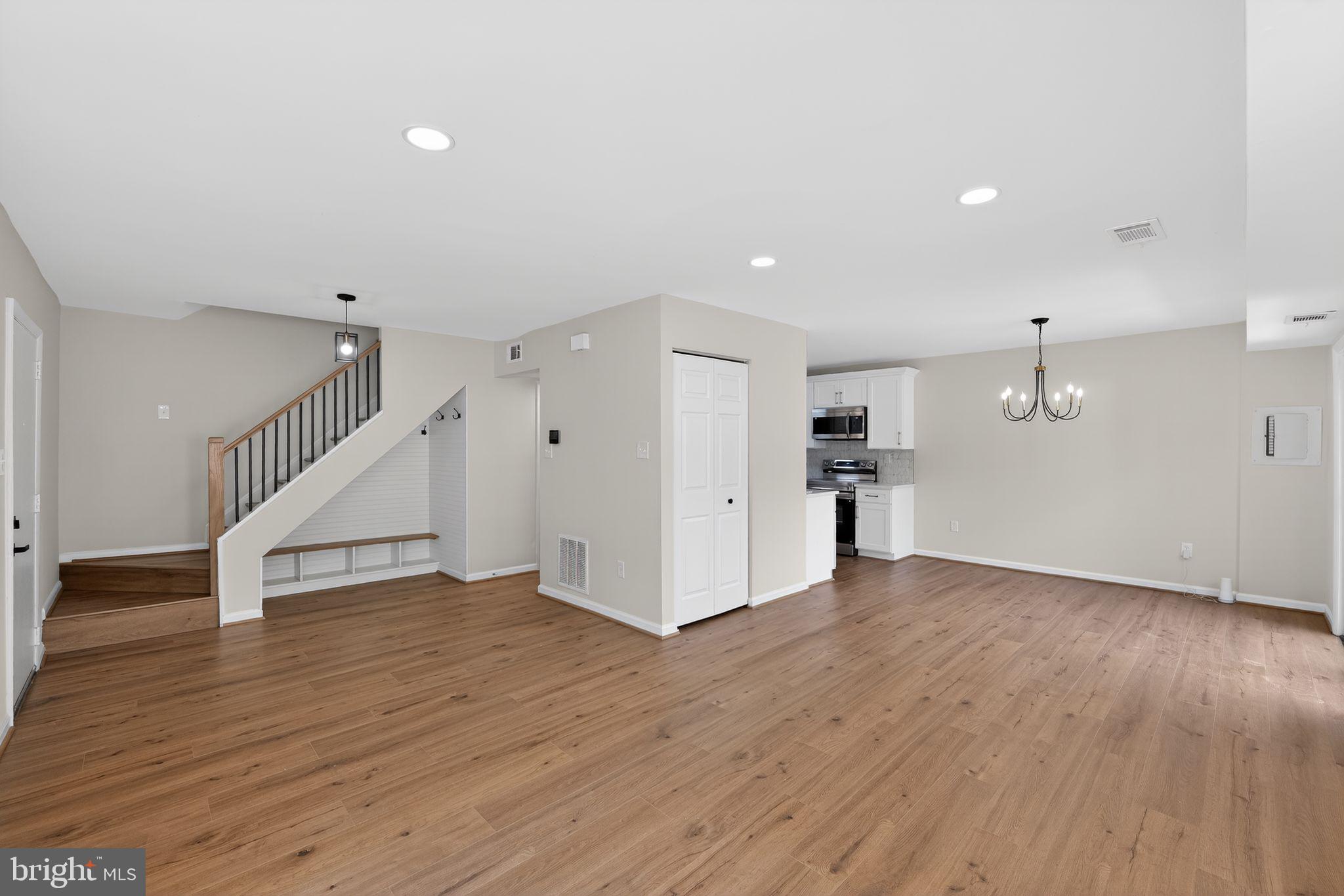 VILLAGE OF OAKLAND MILLS - Residential