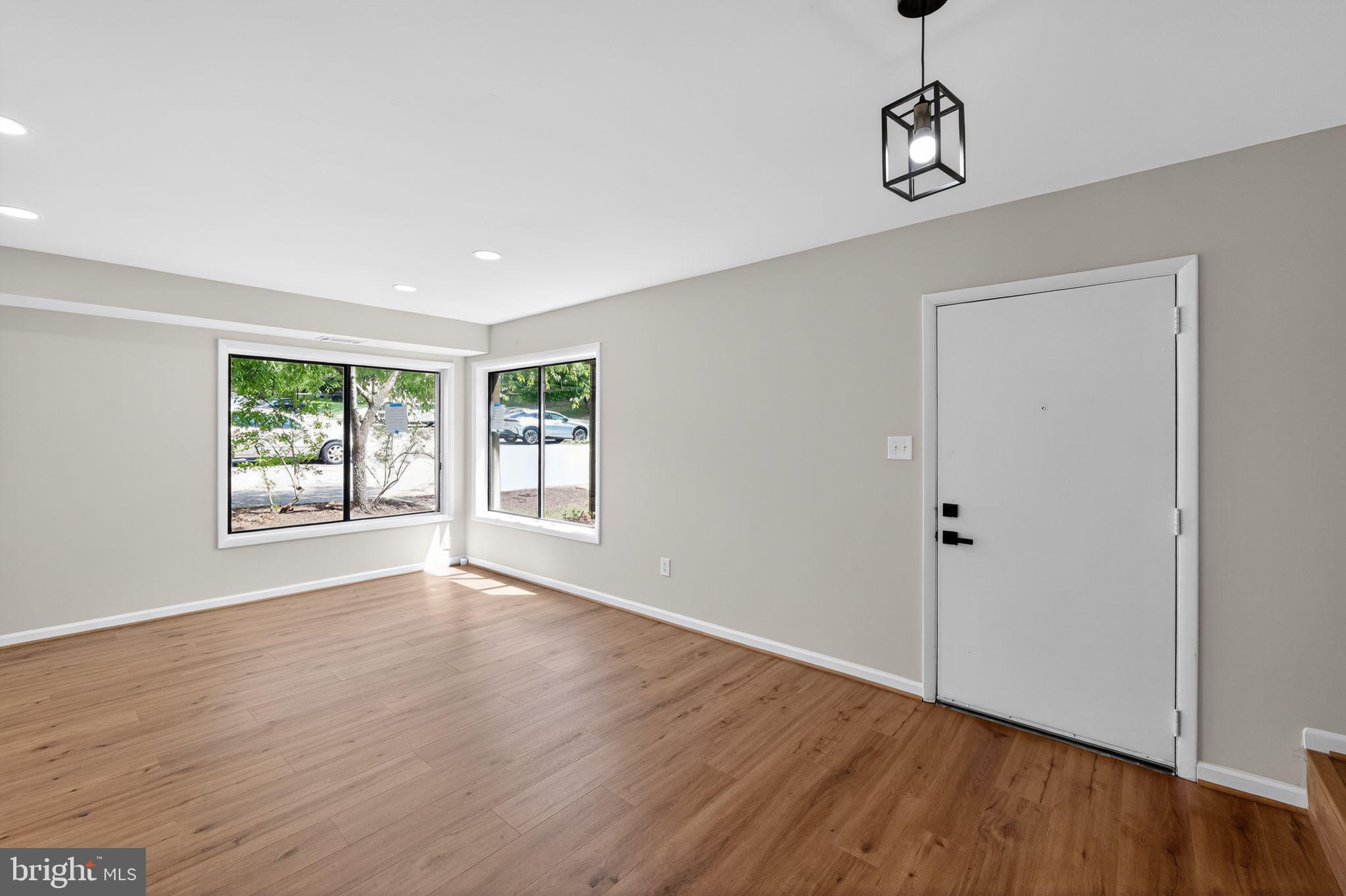 VILLAGE OF OAKLAND MILLS - Residential