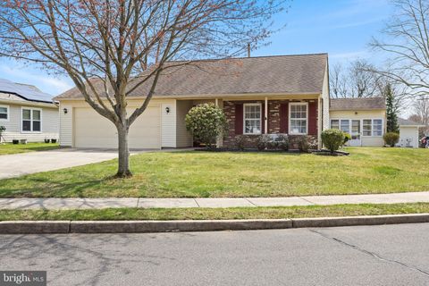 Homes For Sale - 12 Candlelight Circle<br/> Burlington County, COLUMBUS, NJ 08022