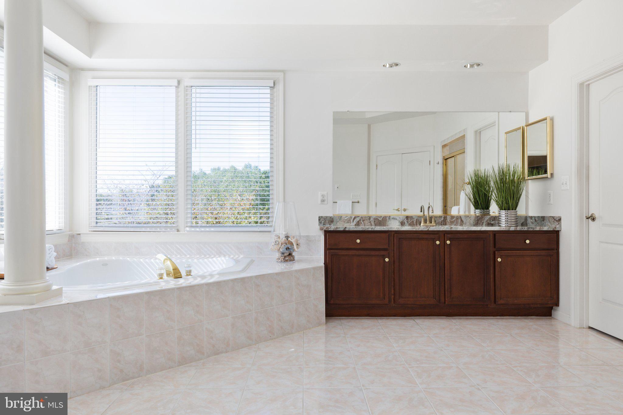 RIVER CREEK - Residential