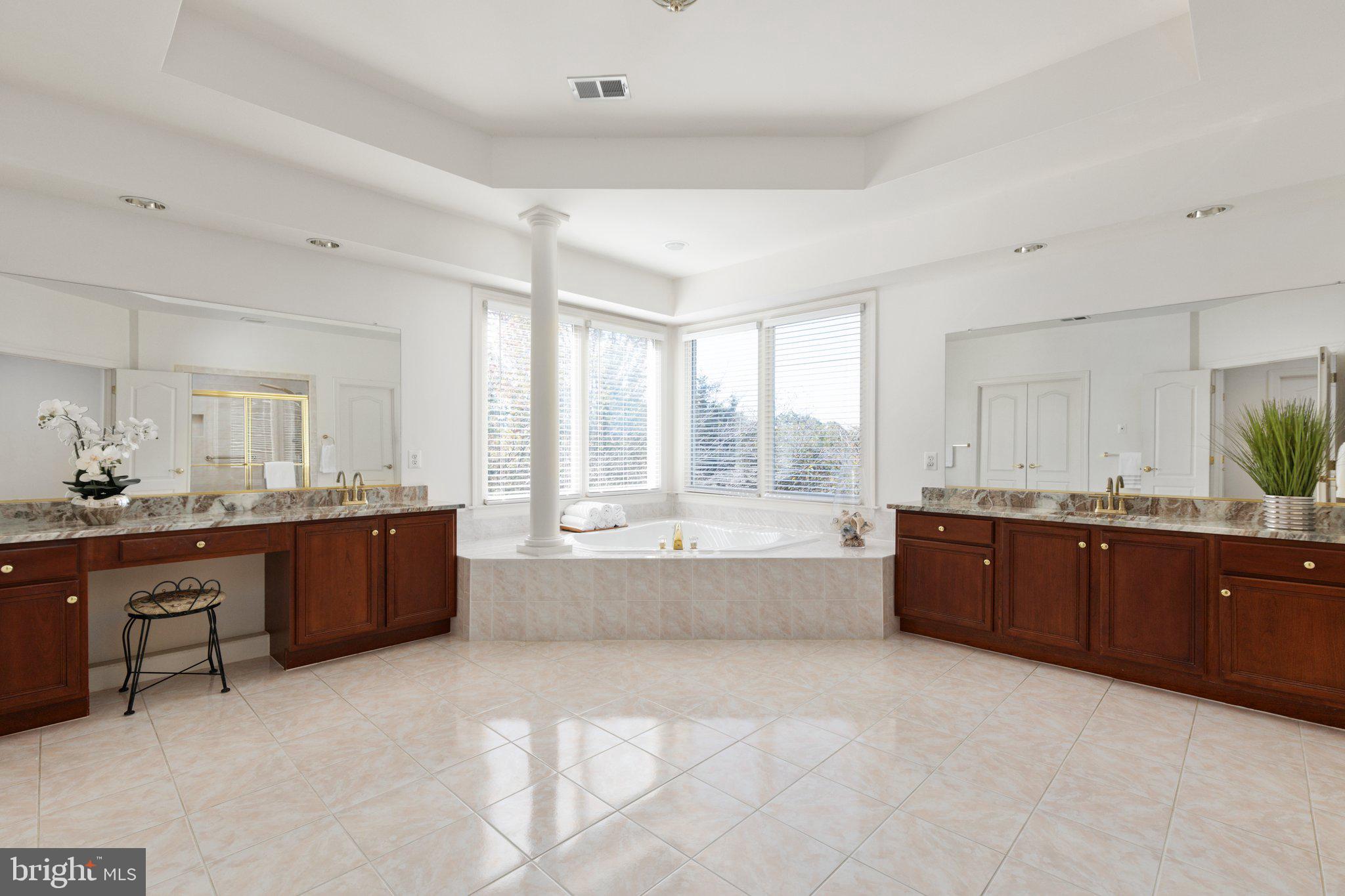 RIVER CREEK - Residential