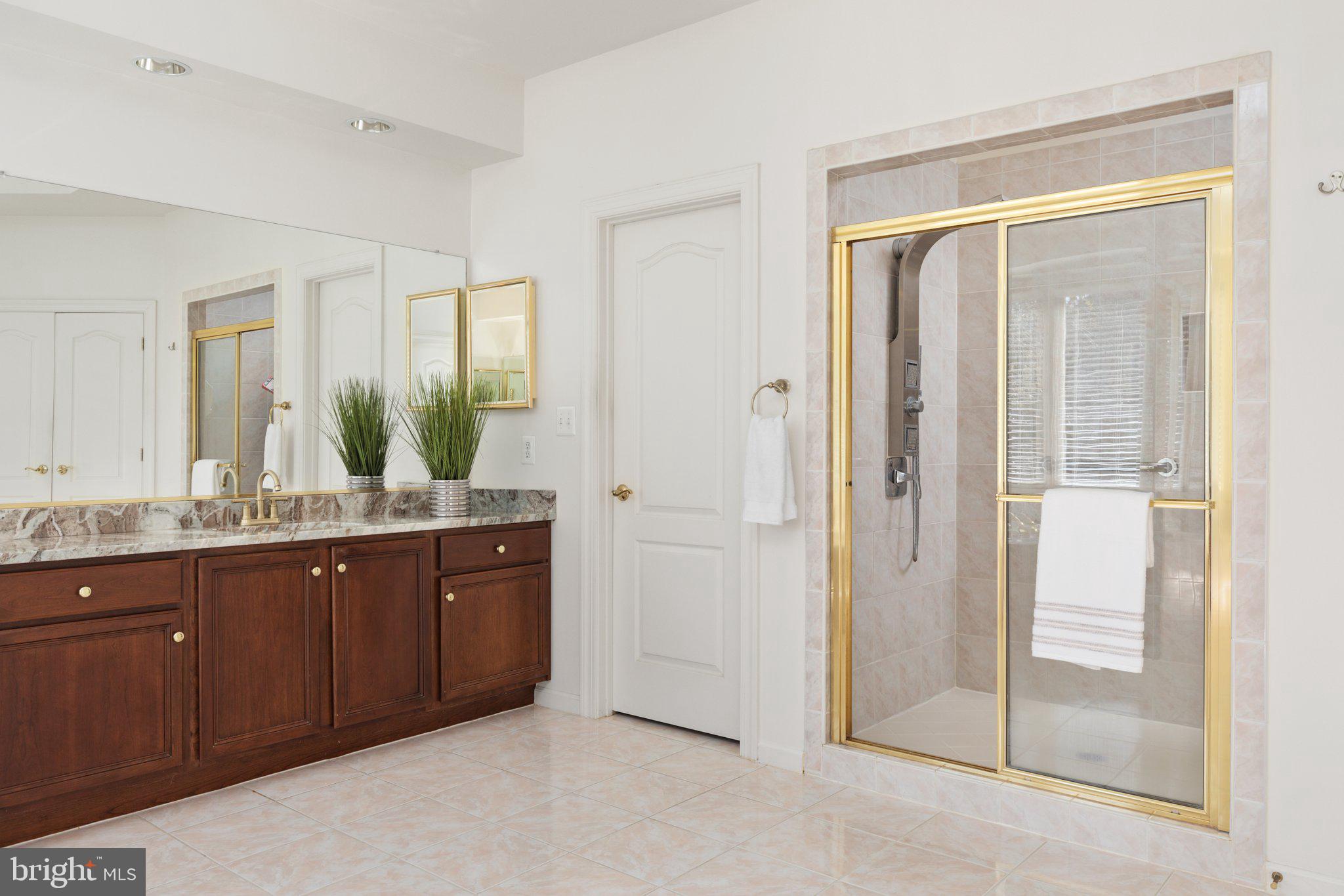 RIVER CREEK - Residential