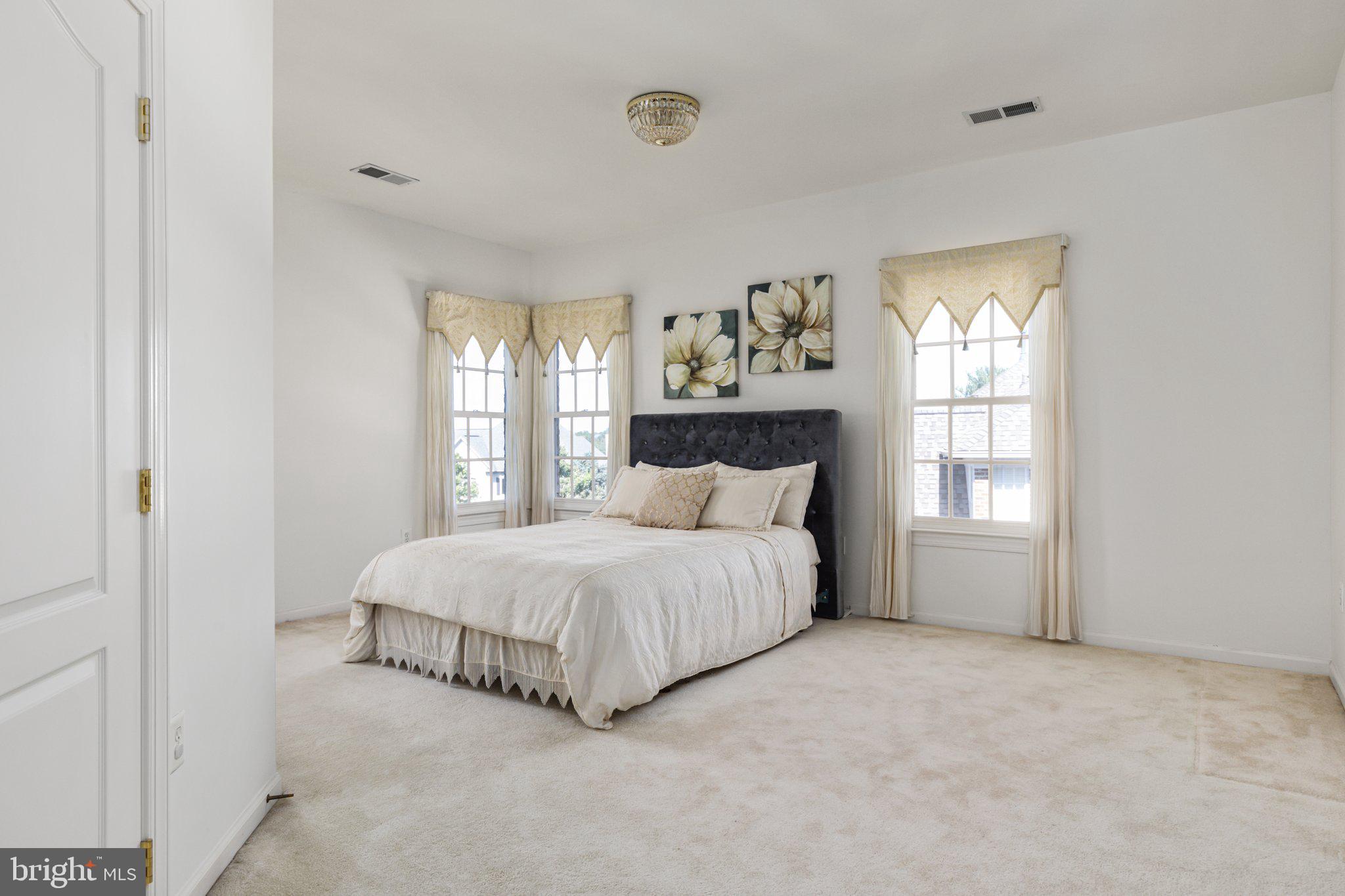 RIVER CREEK - Residential