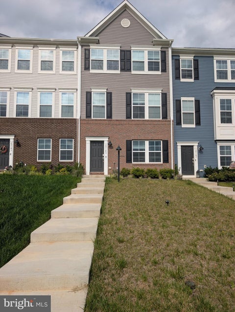 Townhouse For Sale - 20145 Stonehaven Ave<br/> JEFFERSONTON, VA 22724