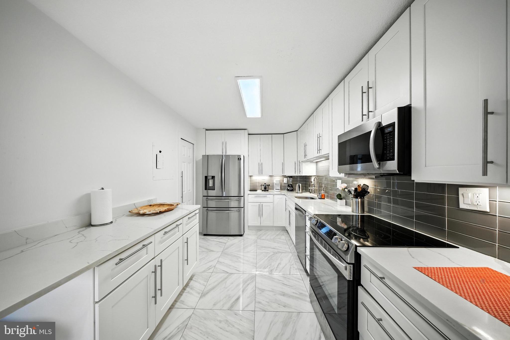 203 YOAKUM PARKWAY 804