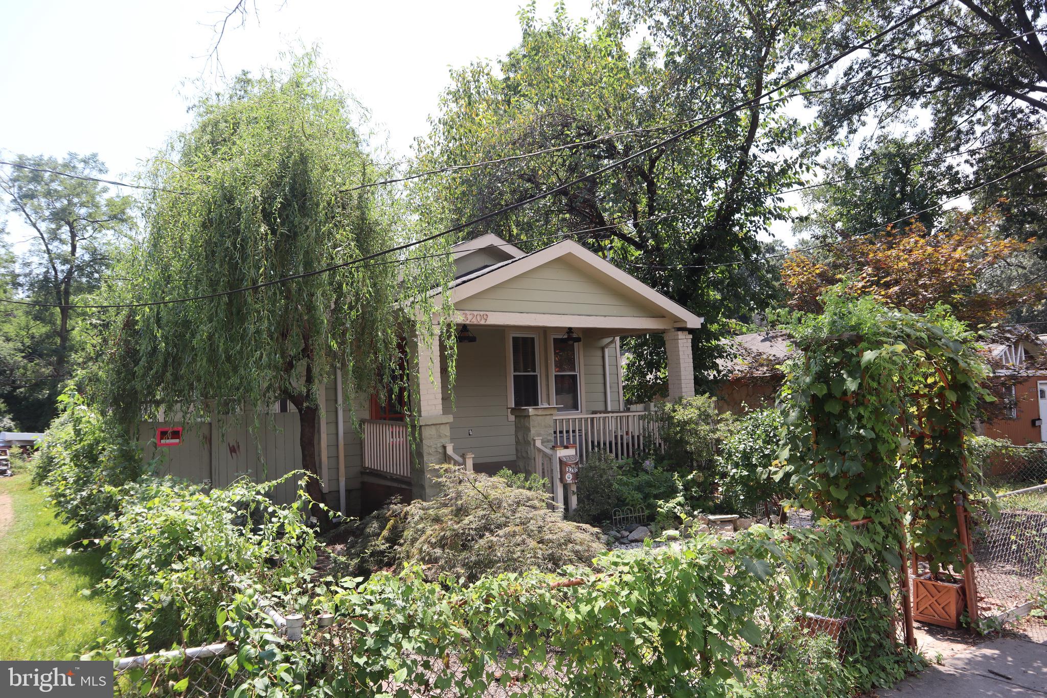 3209 E STREET SE