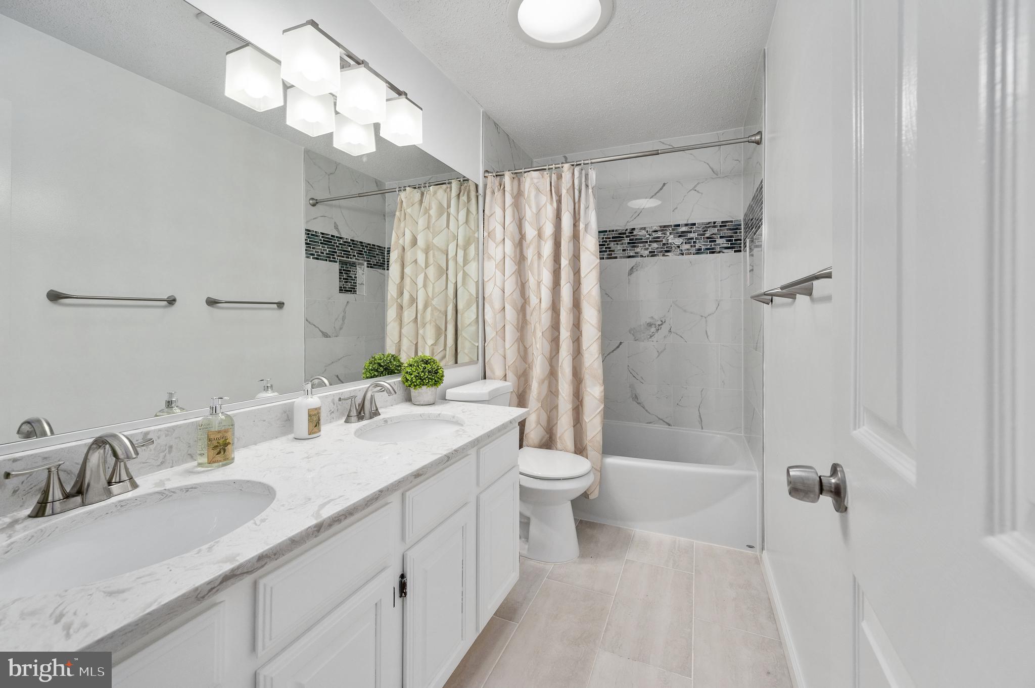 TWIN OAKS FARM - Residential