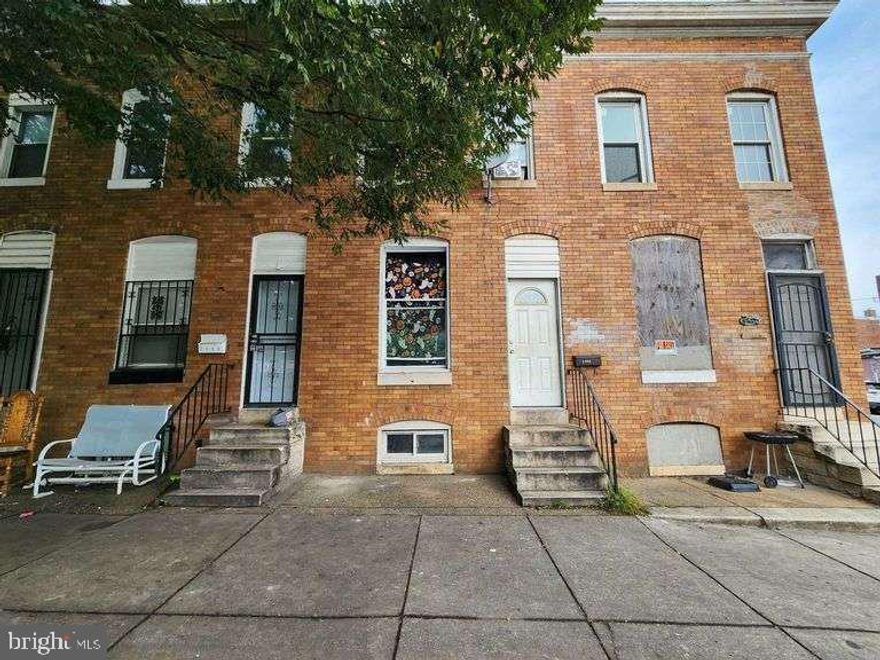 POST AUCTION/BUY NOW: MAKE AN OFFER!
 
This two-story townhouse is located in the Millhill neighborhood of Baltimore City. Residents can enjoy the nearby facilities and attractions such as the Westside Shopping Center, Grace Medical Center, and Carroll Park. This property is rented. The area provides easy access to the major traffic artery, Edmondson Avenue, connecting to other parts of Baltimore.