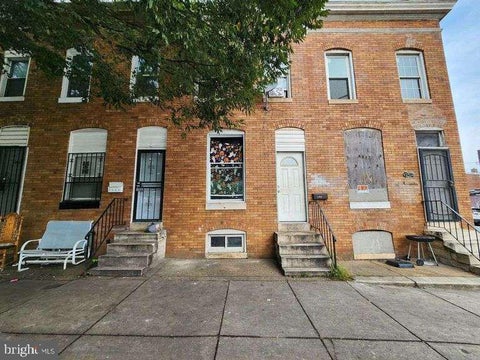 Townhouse For Sale - 2402 Wilkens Avenue<br/> BALTIMORE, MD 21223