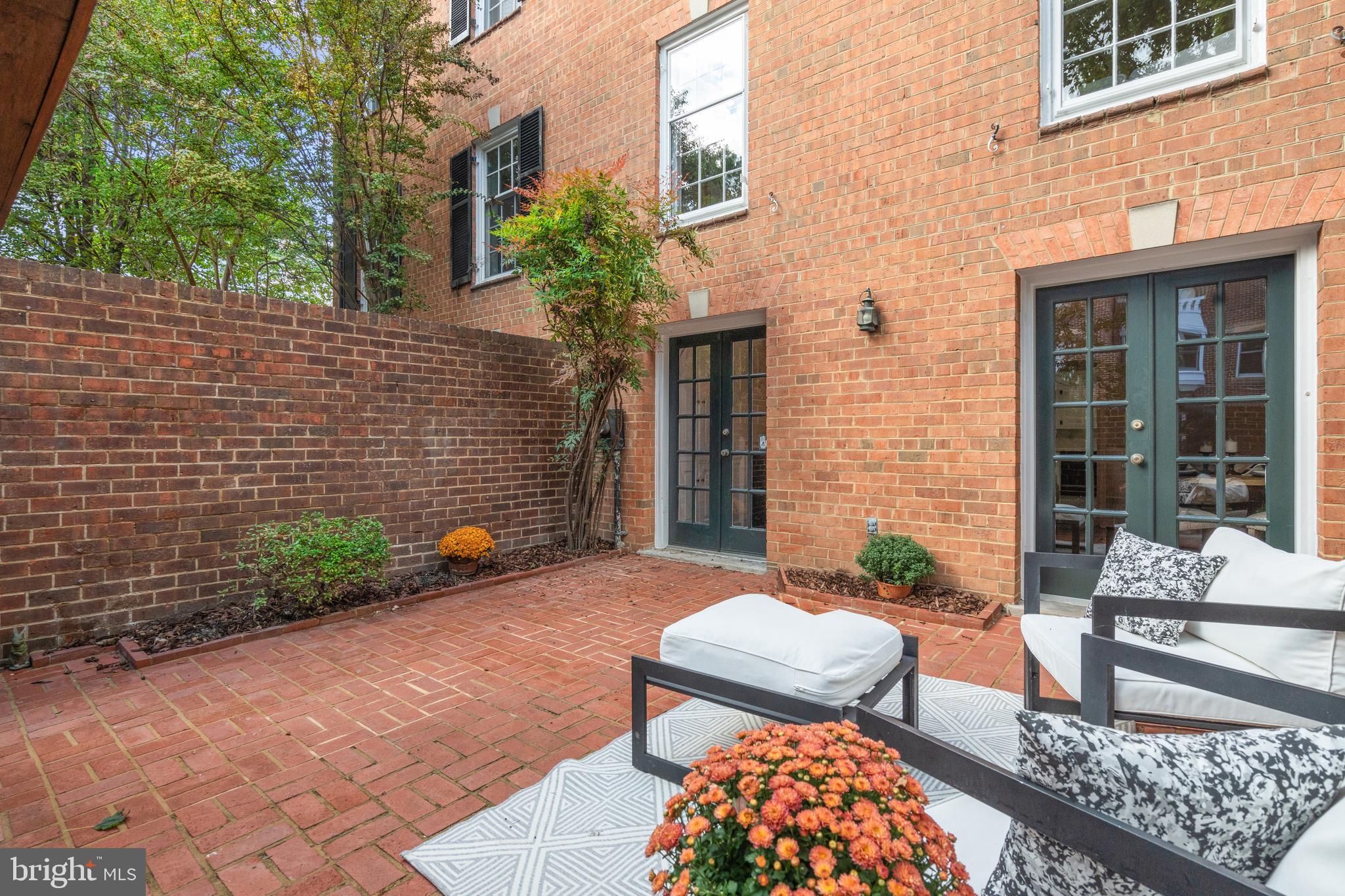 CAMERON MEWS - Residential