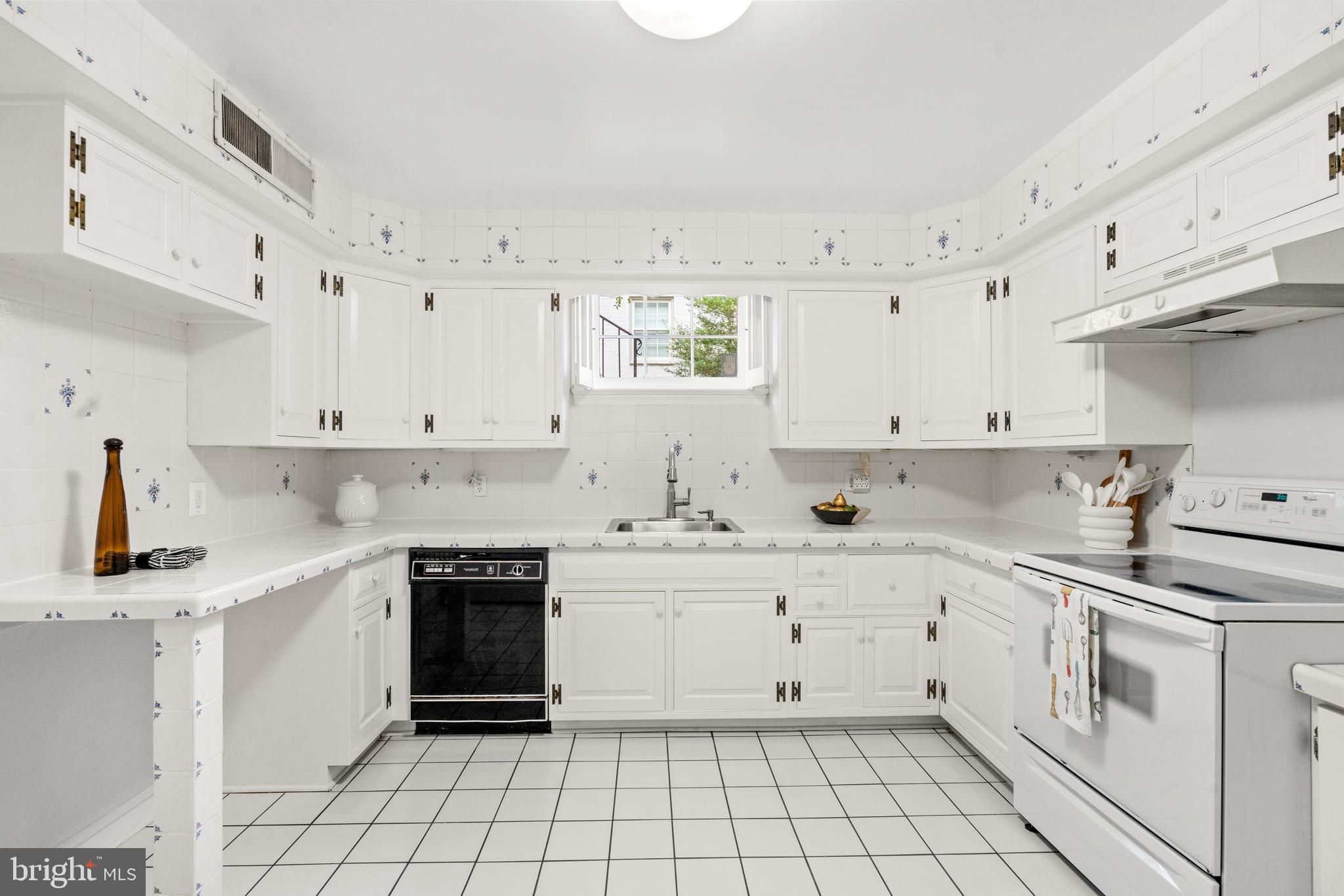 CAMERON MEWS - Residential