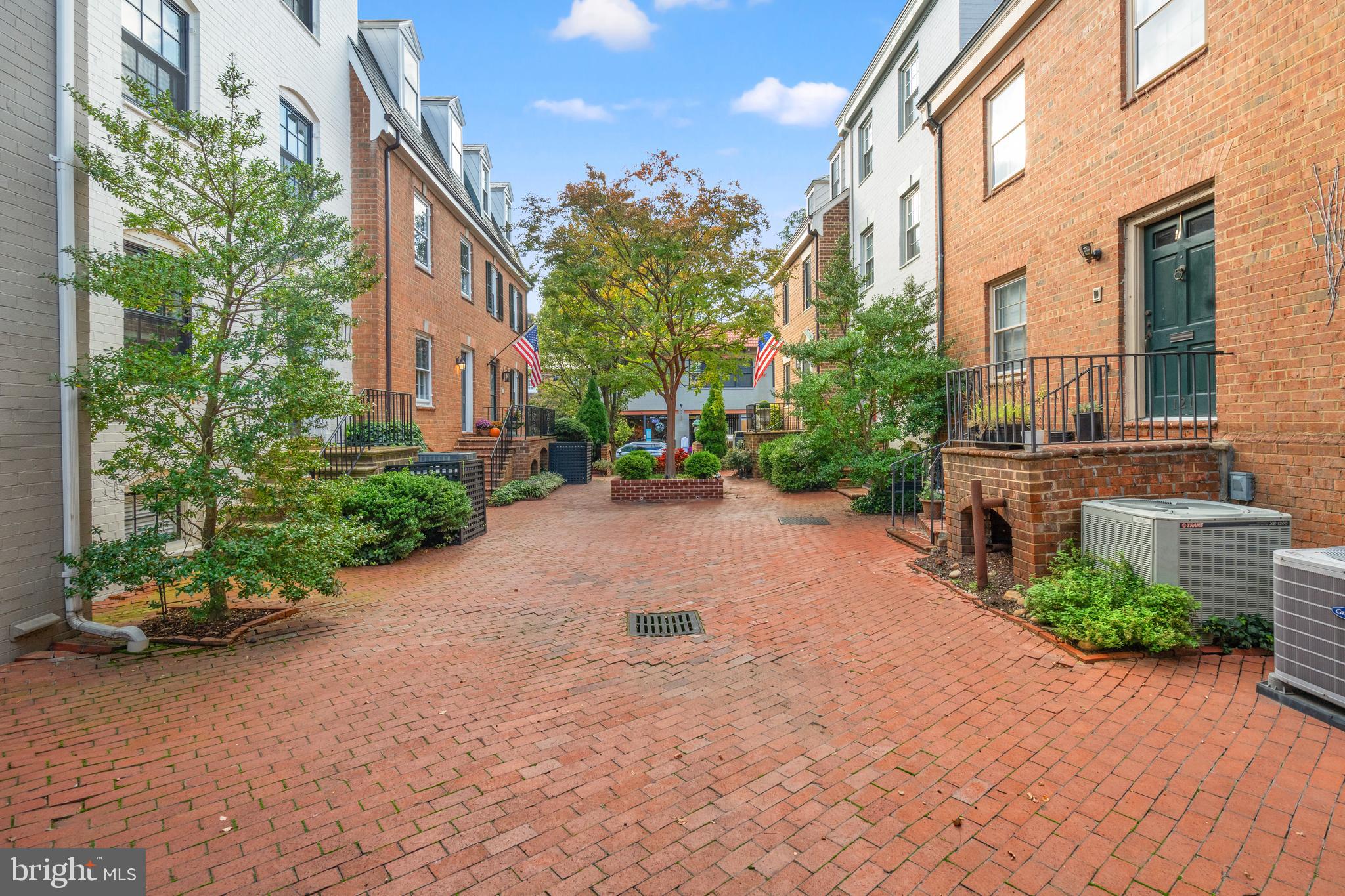 CAMERON MEWS - Residential