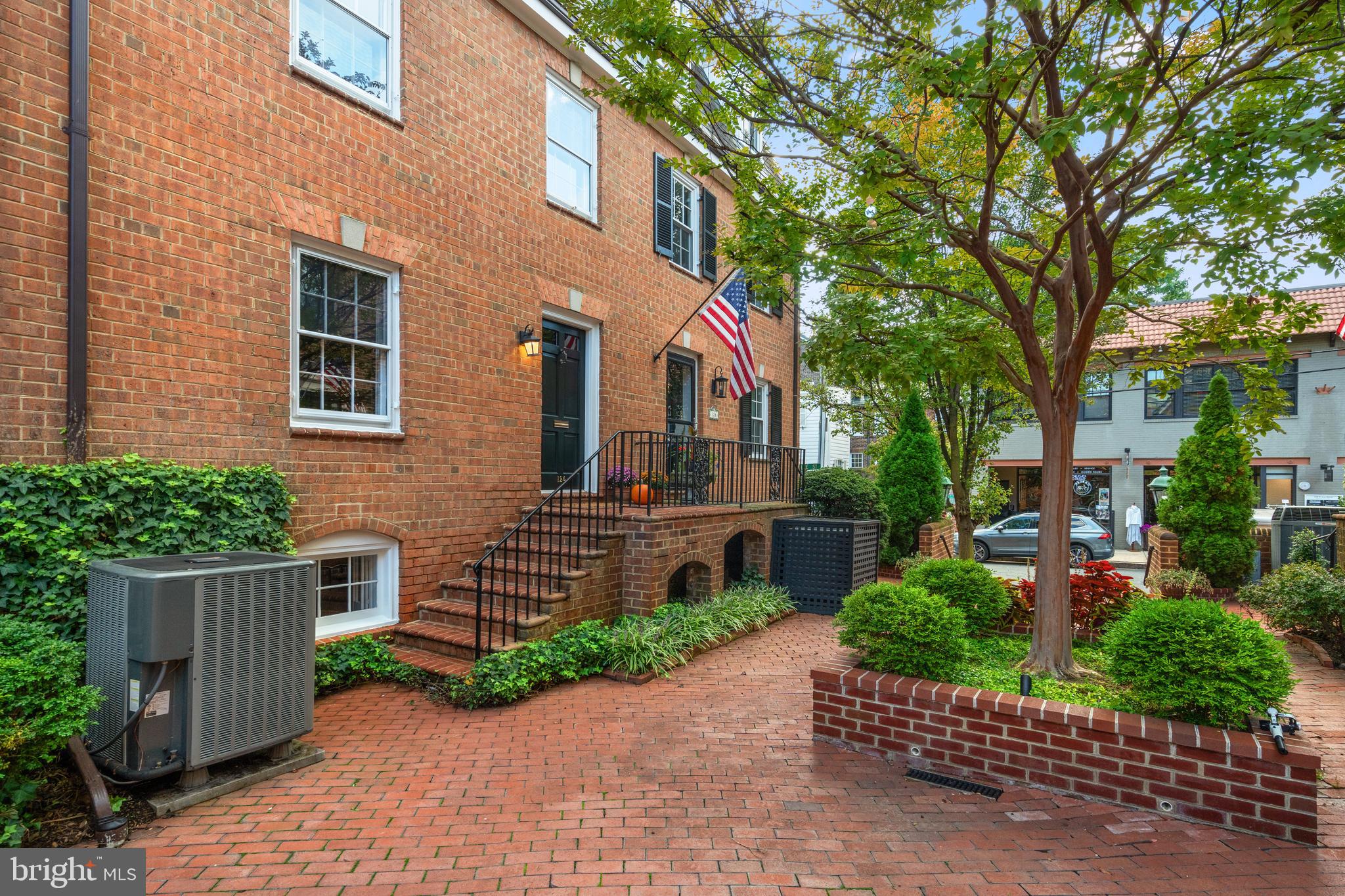 CAMERON MEWS - Residential