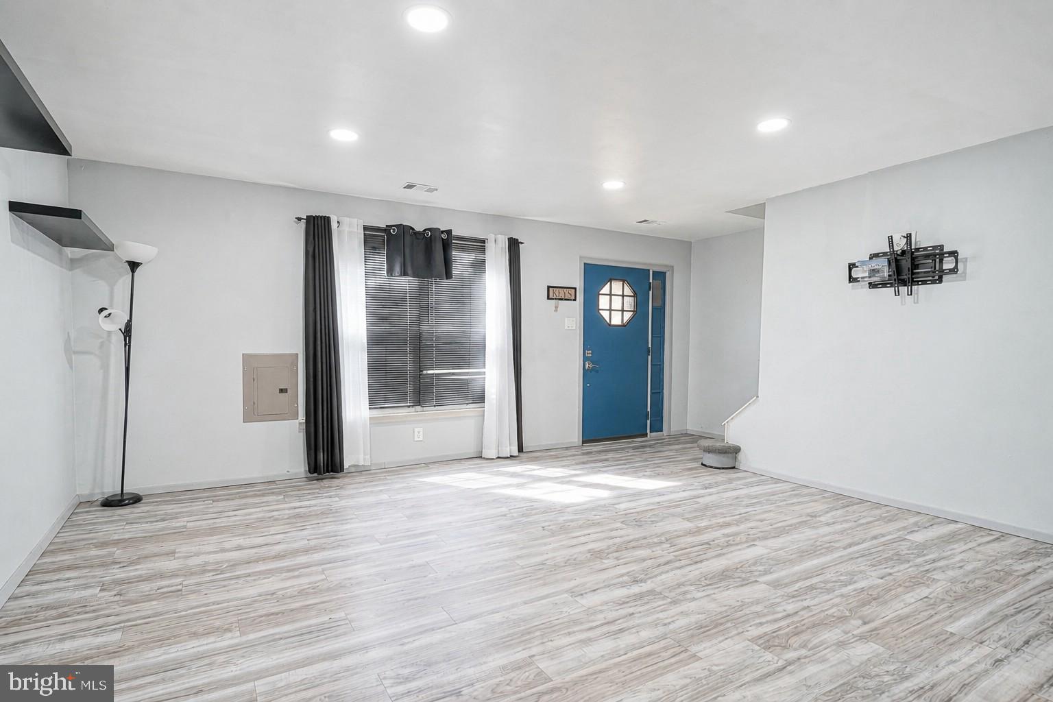 1719 WILLIAMSBURG PLACE