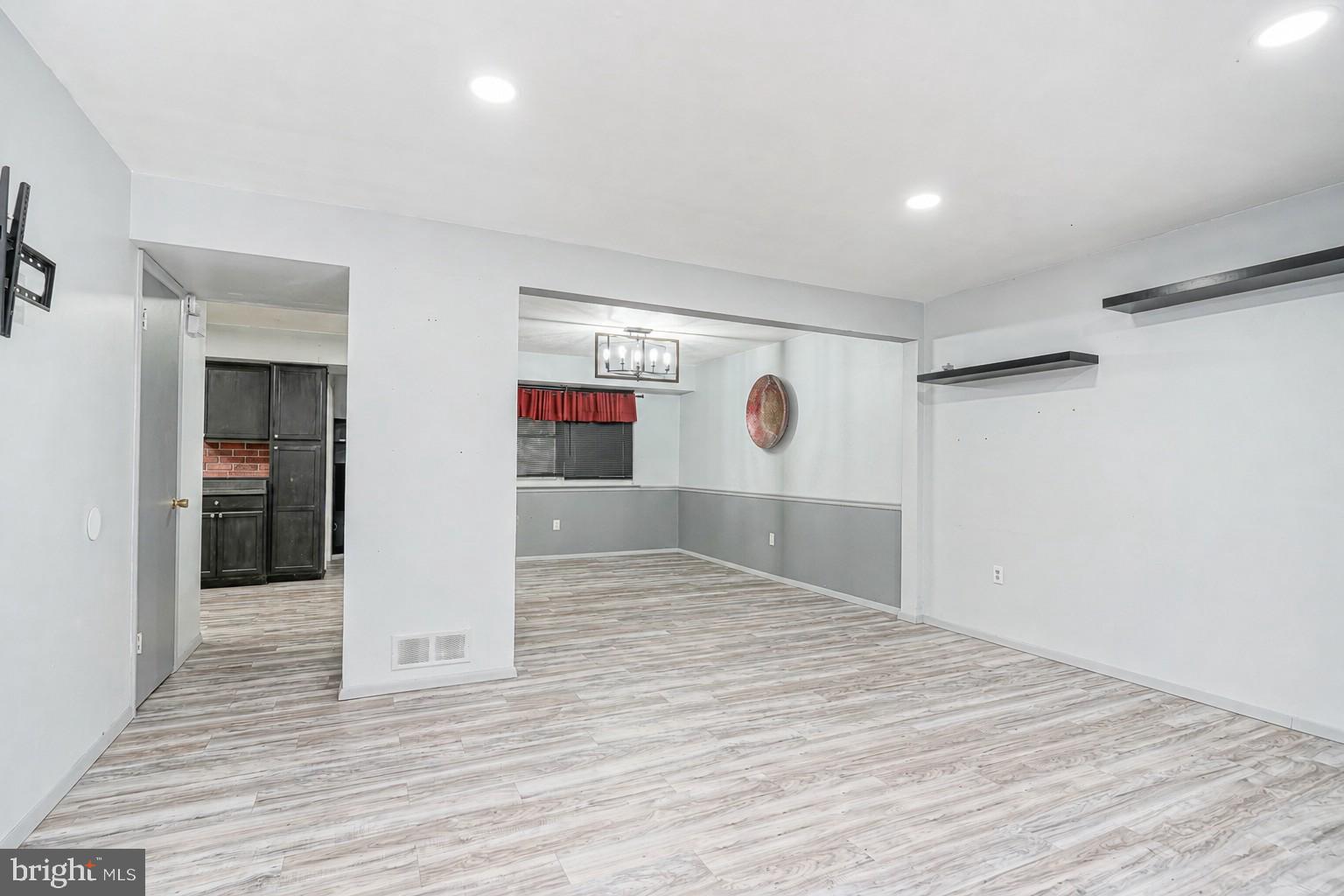 1719 WILLIAMSBURG PLACE