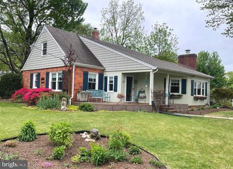 Photo of 7133 Tyler Avenue, FALLS CHURCH, VA 22042 (MLS # VAFX2304468)