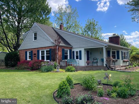 Photo of 7133 Tyler Avenue, FALLS CHURCH, VA 22042 (MLS # VAFX2304468)