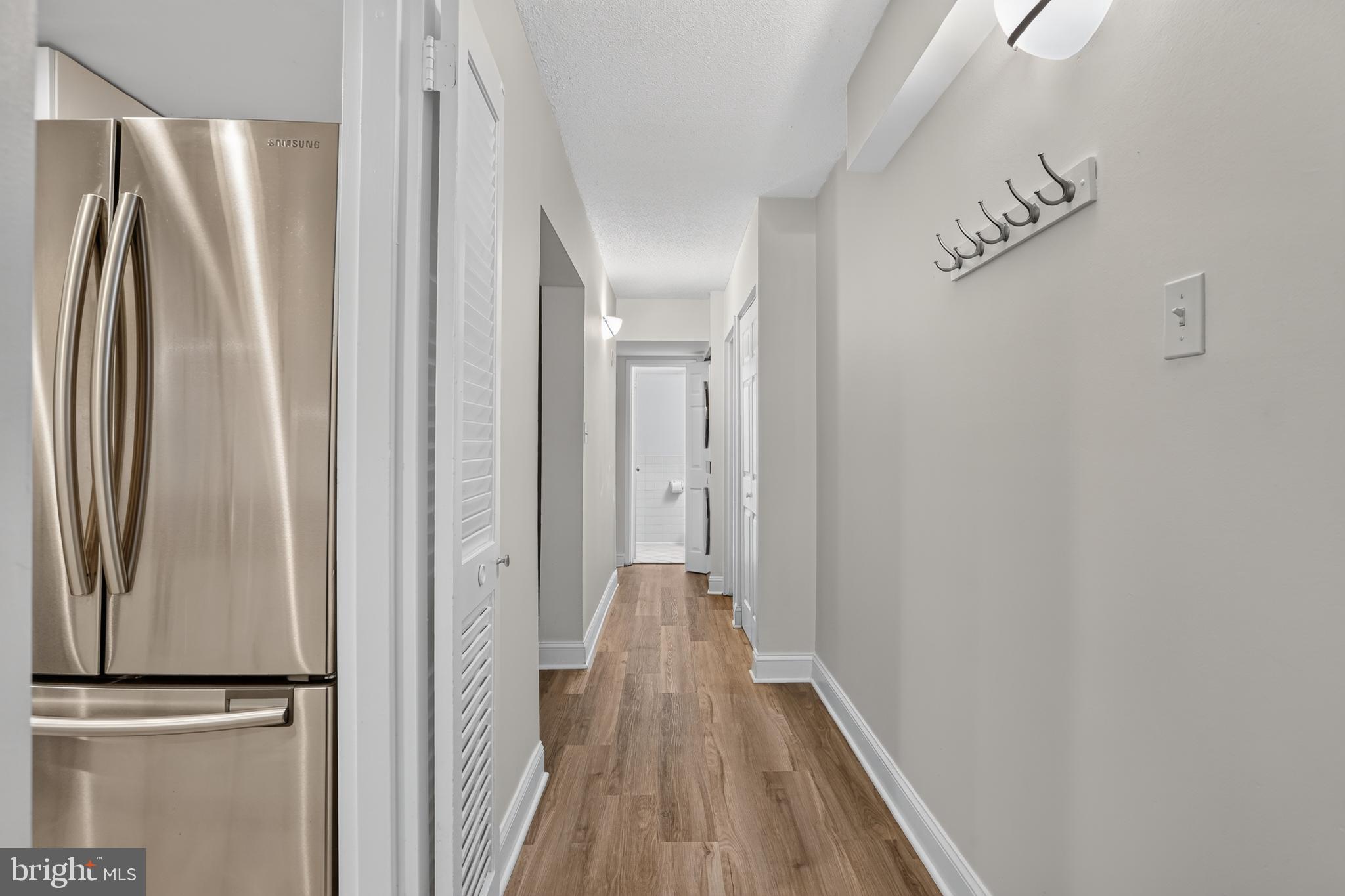 2200 CASTLE ROCK SQUARE 2B