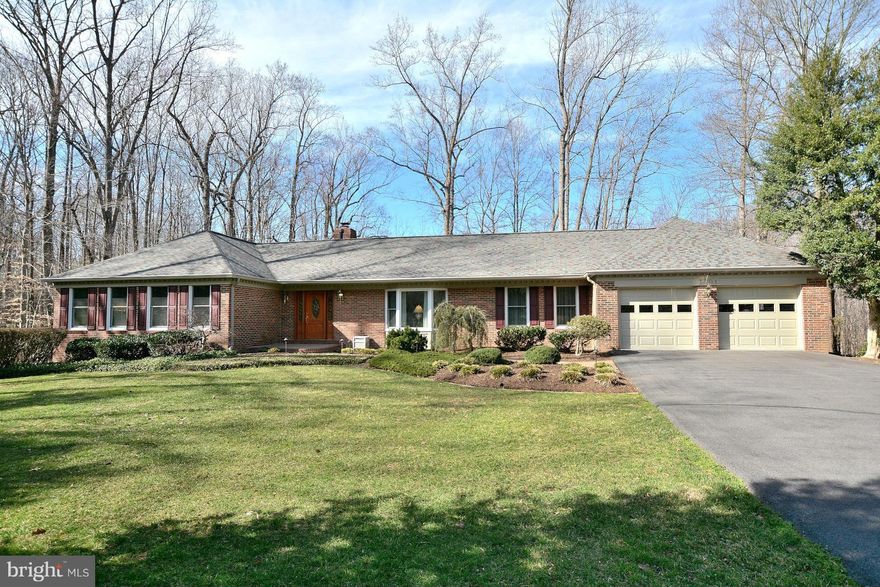 Rare secluded luxury rambler find in sought-after South Run on 3/4+ acre premium cul-de-sac lot bordering 880 acre Burke Lake Park.  $90,000.00 in remodeled kitchen. $25,000.00 deck. $15,000.00 Pella windows. $37,000.00+ in bath (3) remodeling + more!  Granite counters, stainless appliances, hardwood floors, master bedroom w/sitting room, lower level au pair suite, 3-tiered deck overlooking trees!