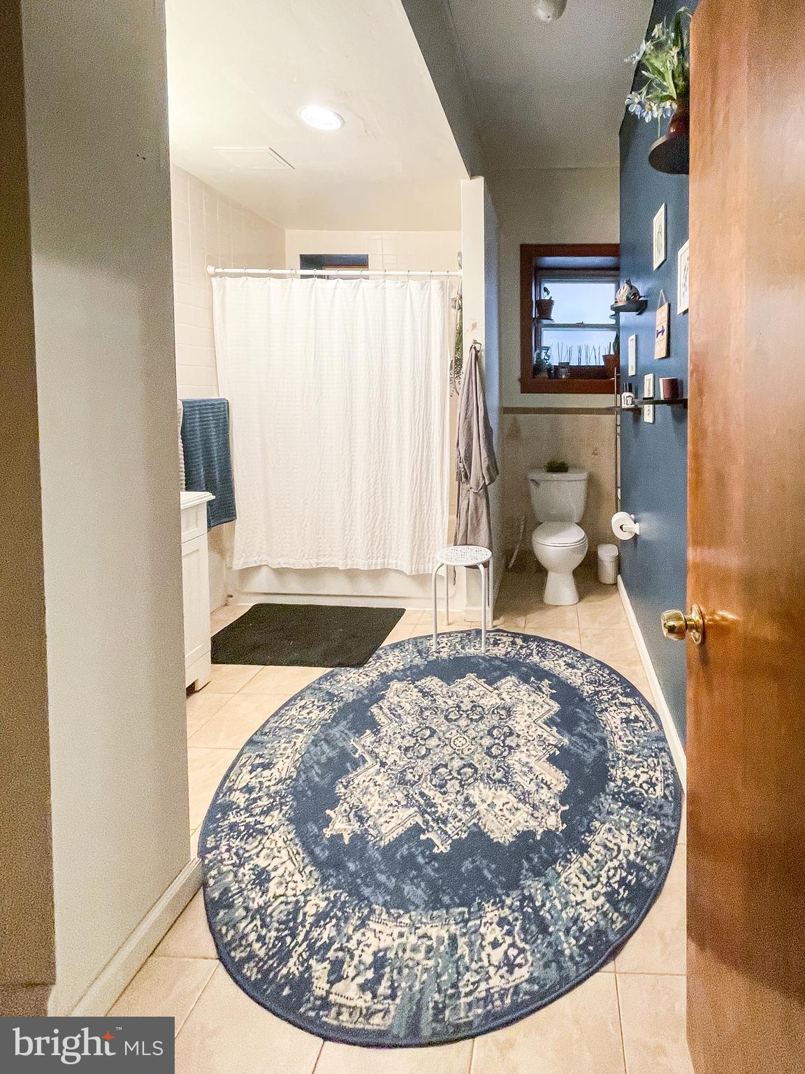 UNIVERSITY CITY - Residential Lease