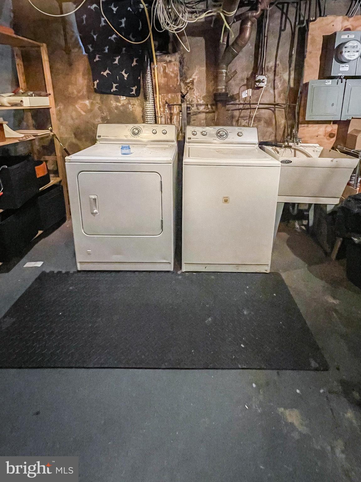 UNIVERSITY CITY - Residential Lease