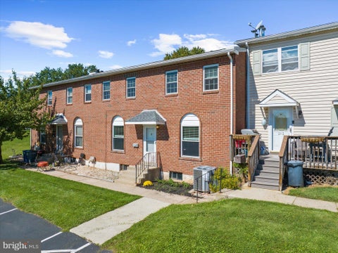 Townhouse For Rent - 213 Whitpain Hills<br/> Montgomery County, BLUE BELL, PA 19422