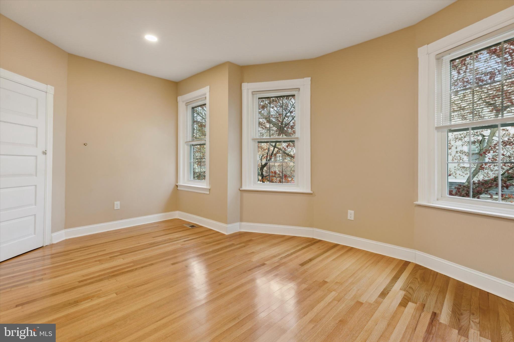 ROXBOROUGH - Residential Lease