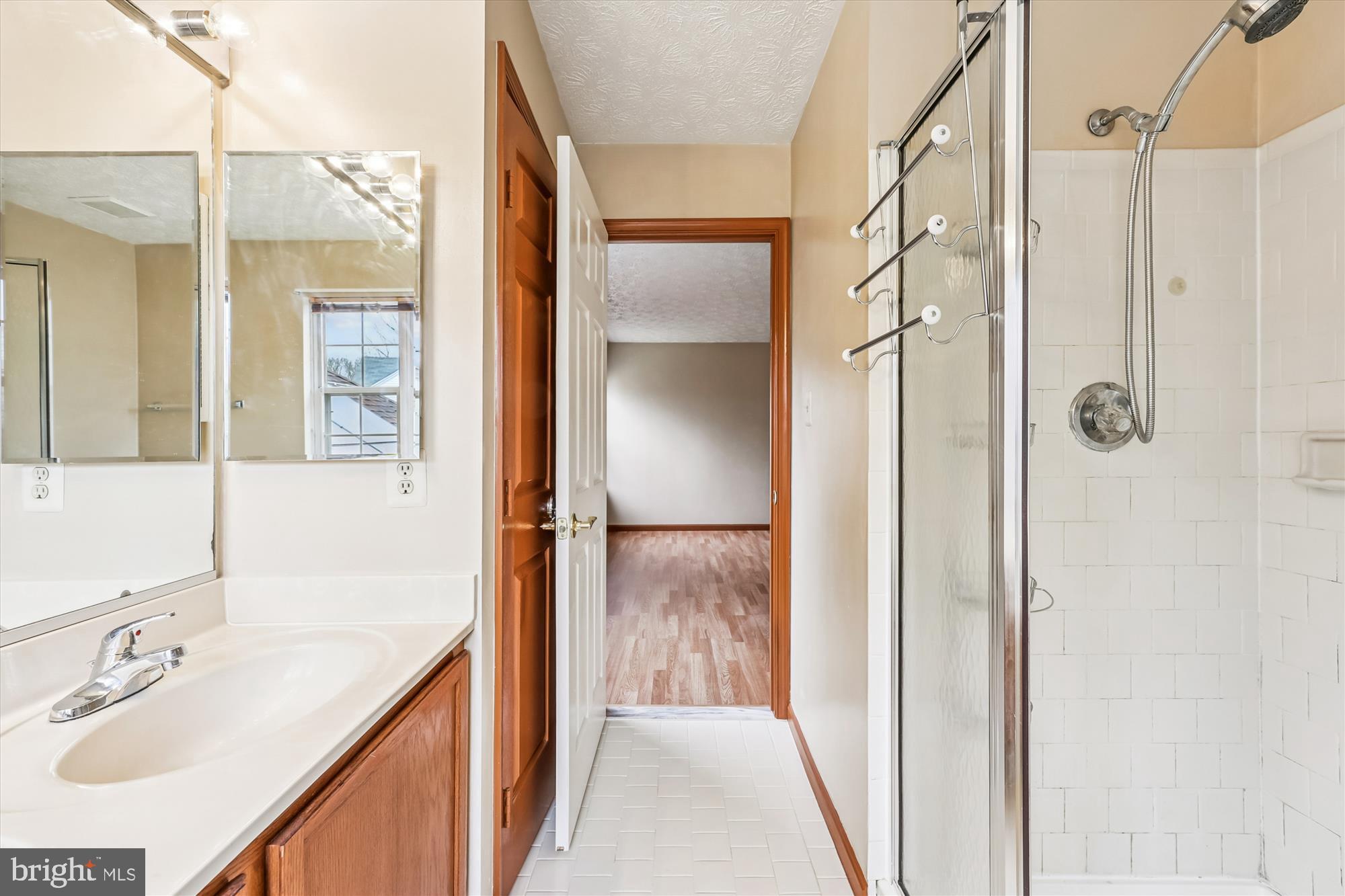 OLD FORT HILLS - Residential