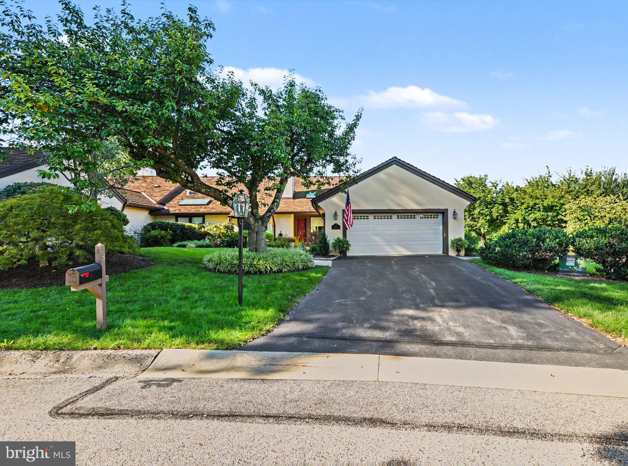8 BRIDLE LANE
