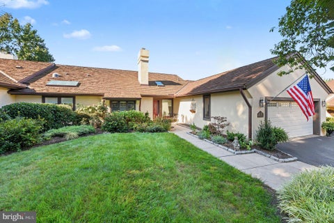 Townhouse For Sale - 8 Bridle Lane<br/> BLUE BELL, PA 19422