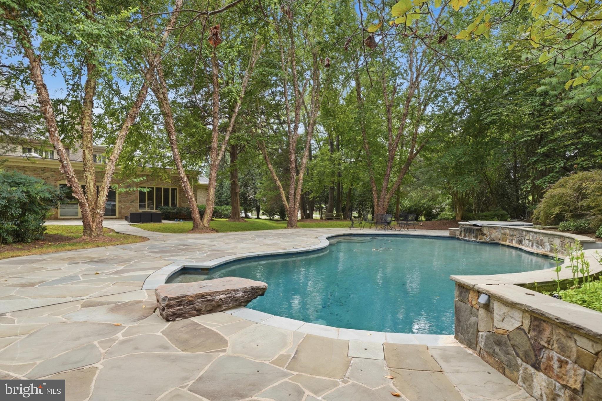 9801 BENTCROSS DRIVE