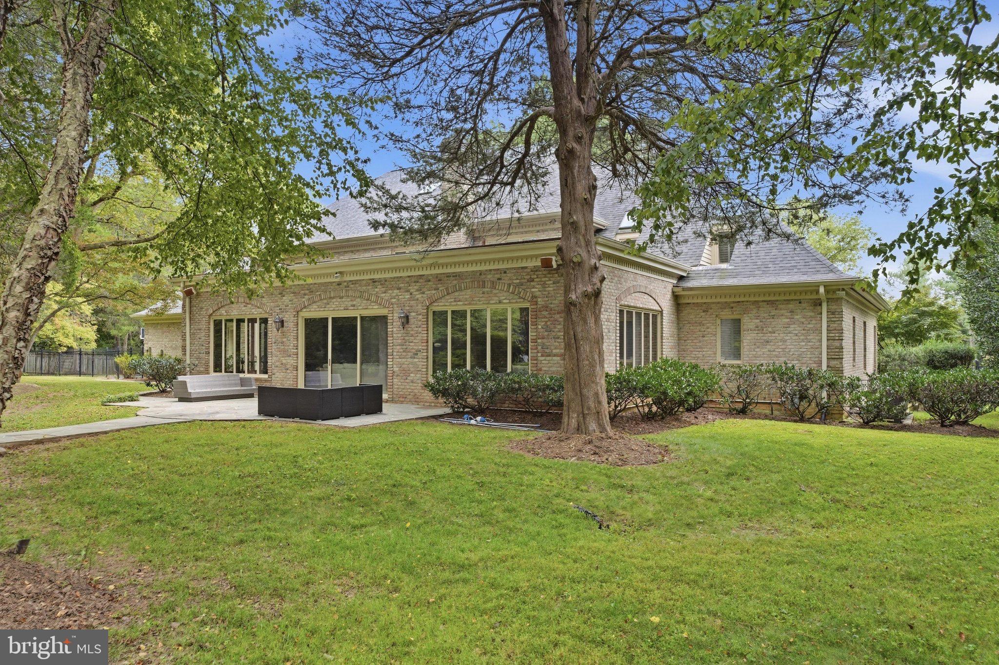 9801 BENTCROSS DRIVE