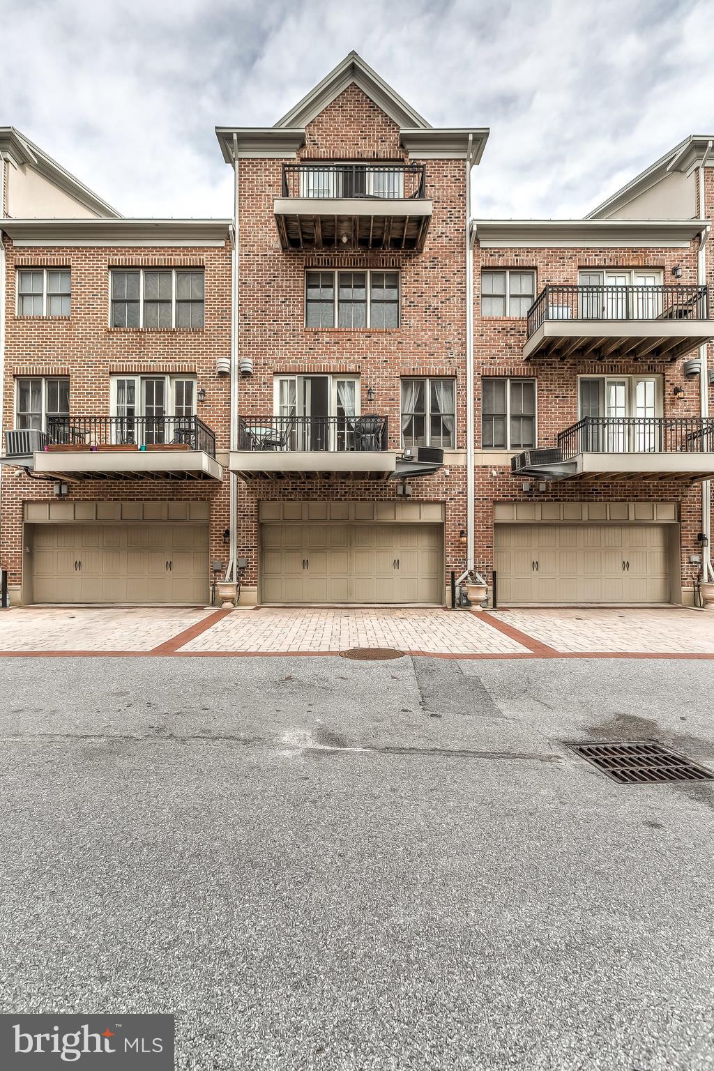 THE MOORINGS AT LIGHTHOUSE POINT - Residential