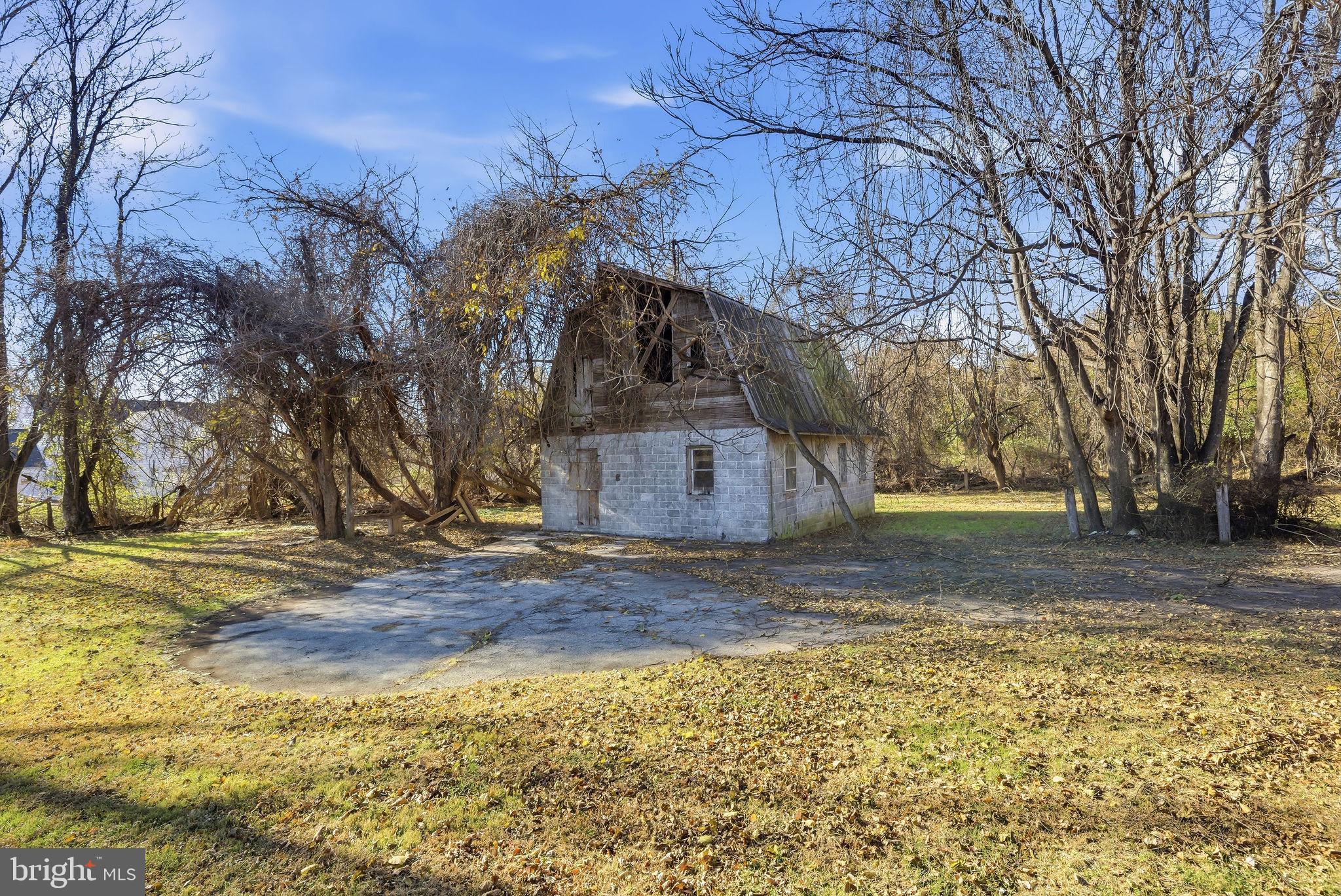 SPRING MEADOWS - Residential