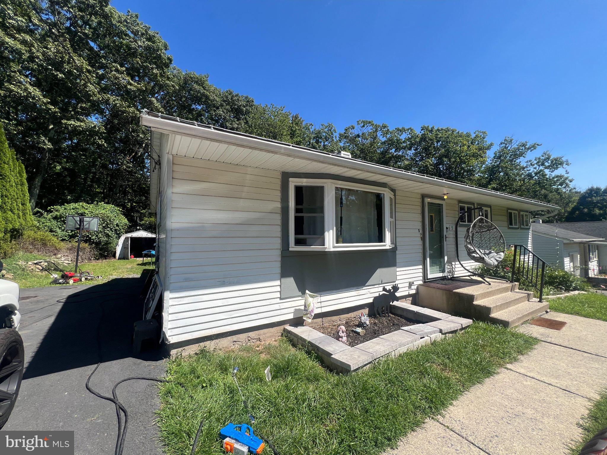 5 OAK STREET