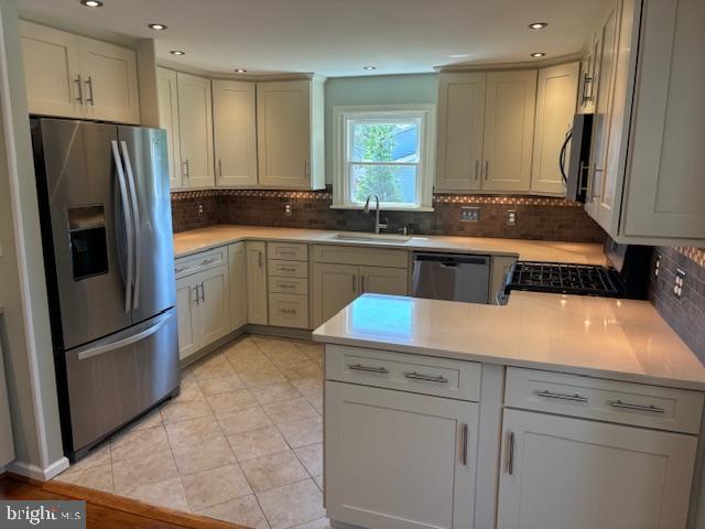 NEW FREEDOM - Residential Lease