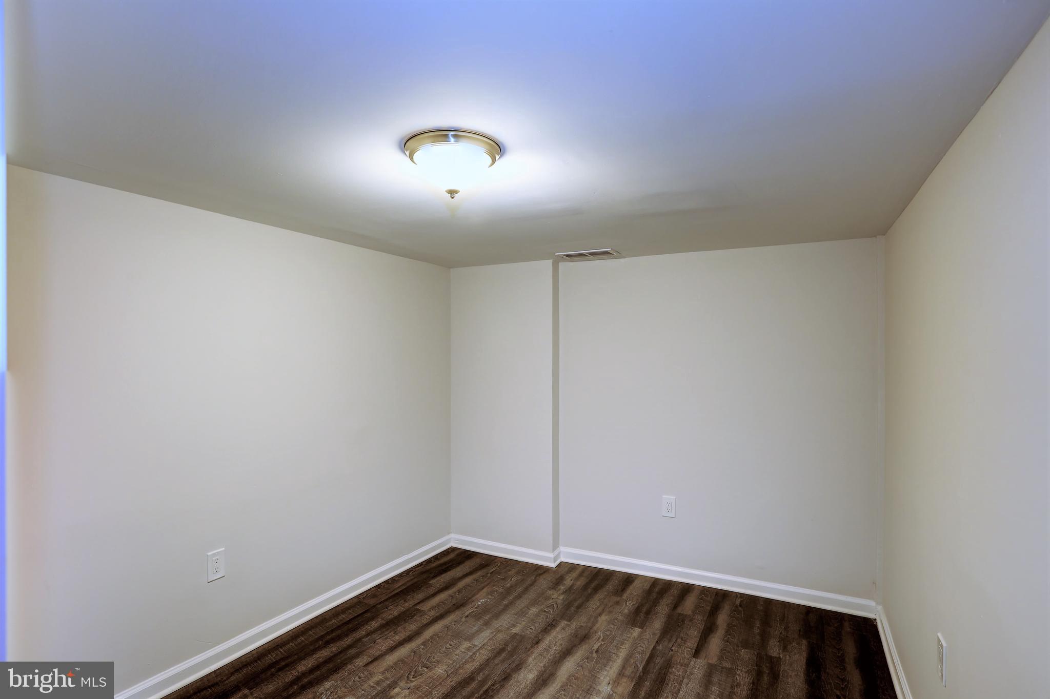 GLENARDEN WOODS - Residential