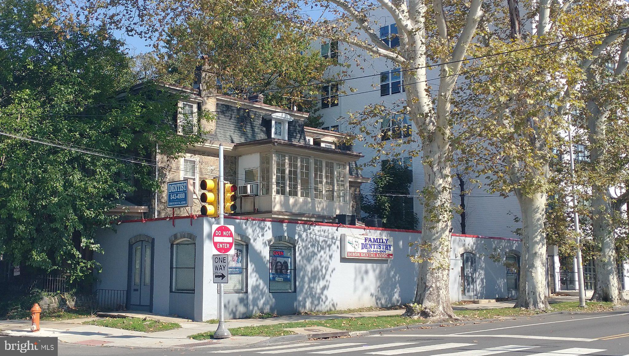 190 W MAPLEWOOD AVENUE