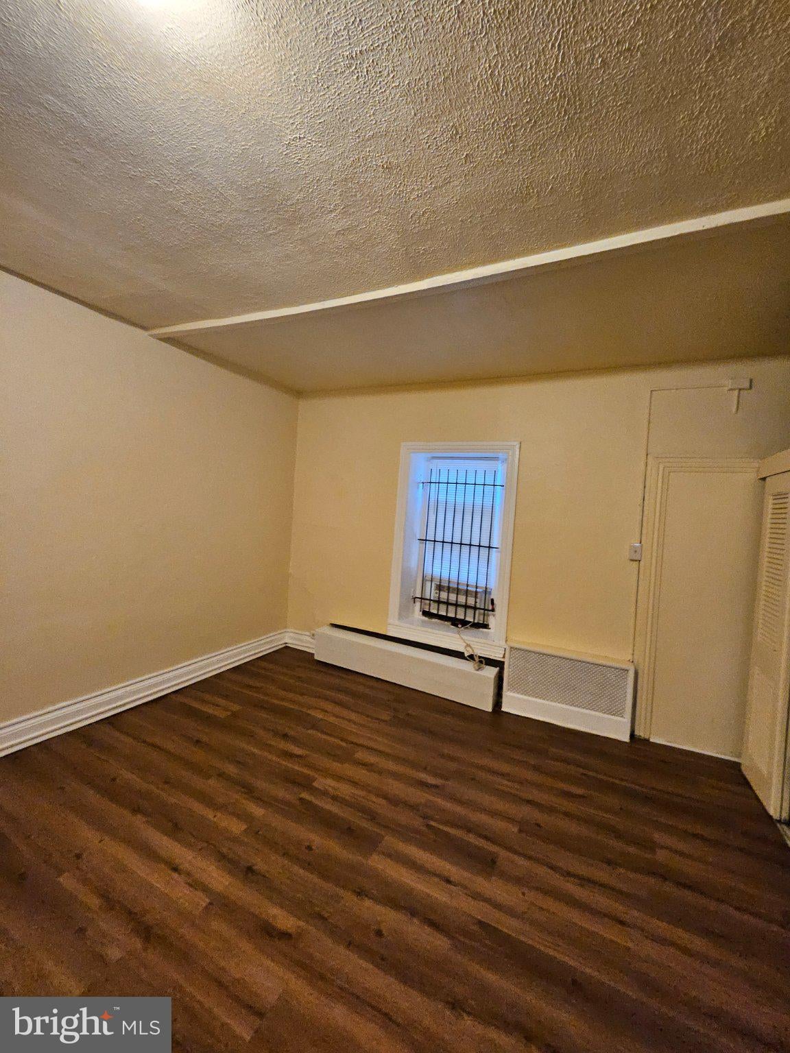 190 W MAPLEWOOD AVENUE
