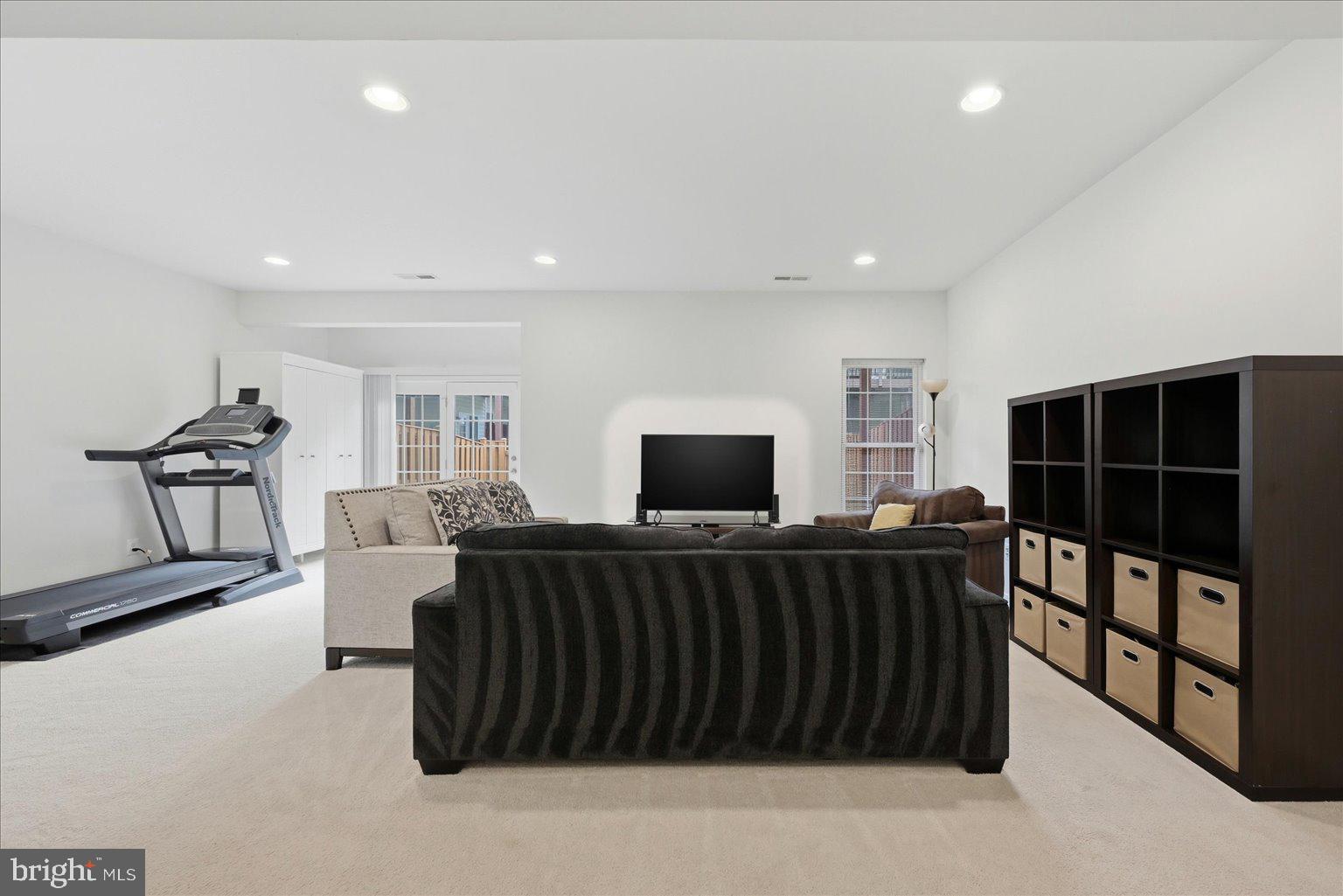 SOUTH RIDING - Residential