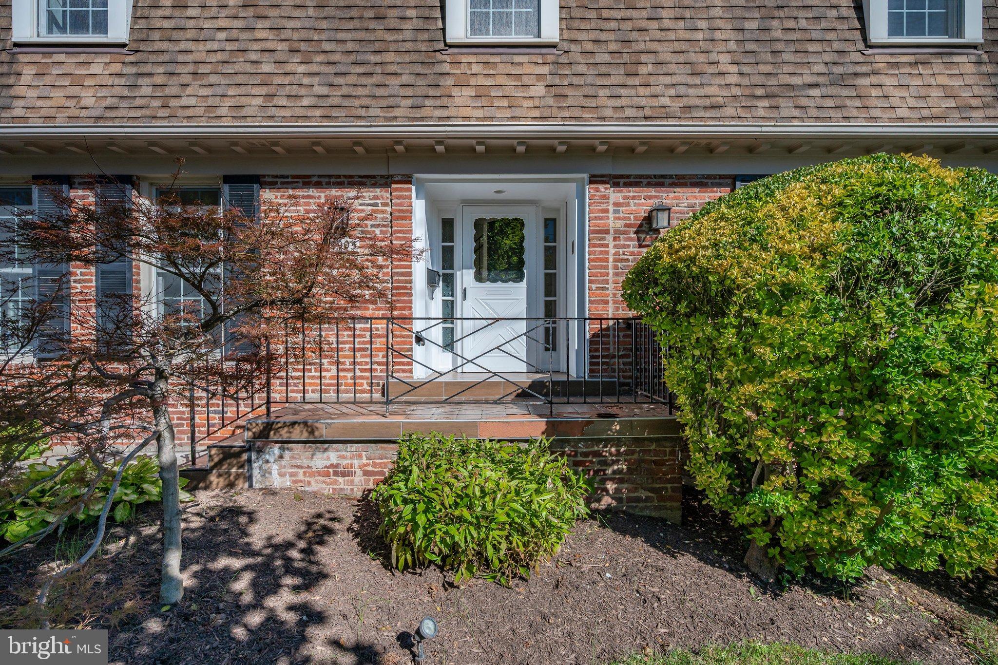 4905 W CEDAR LANE