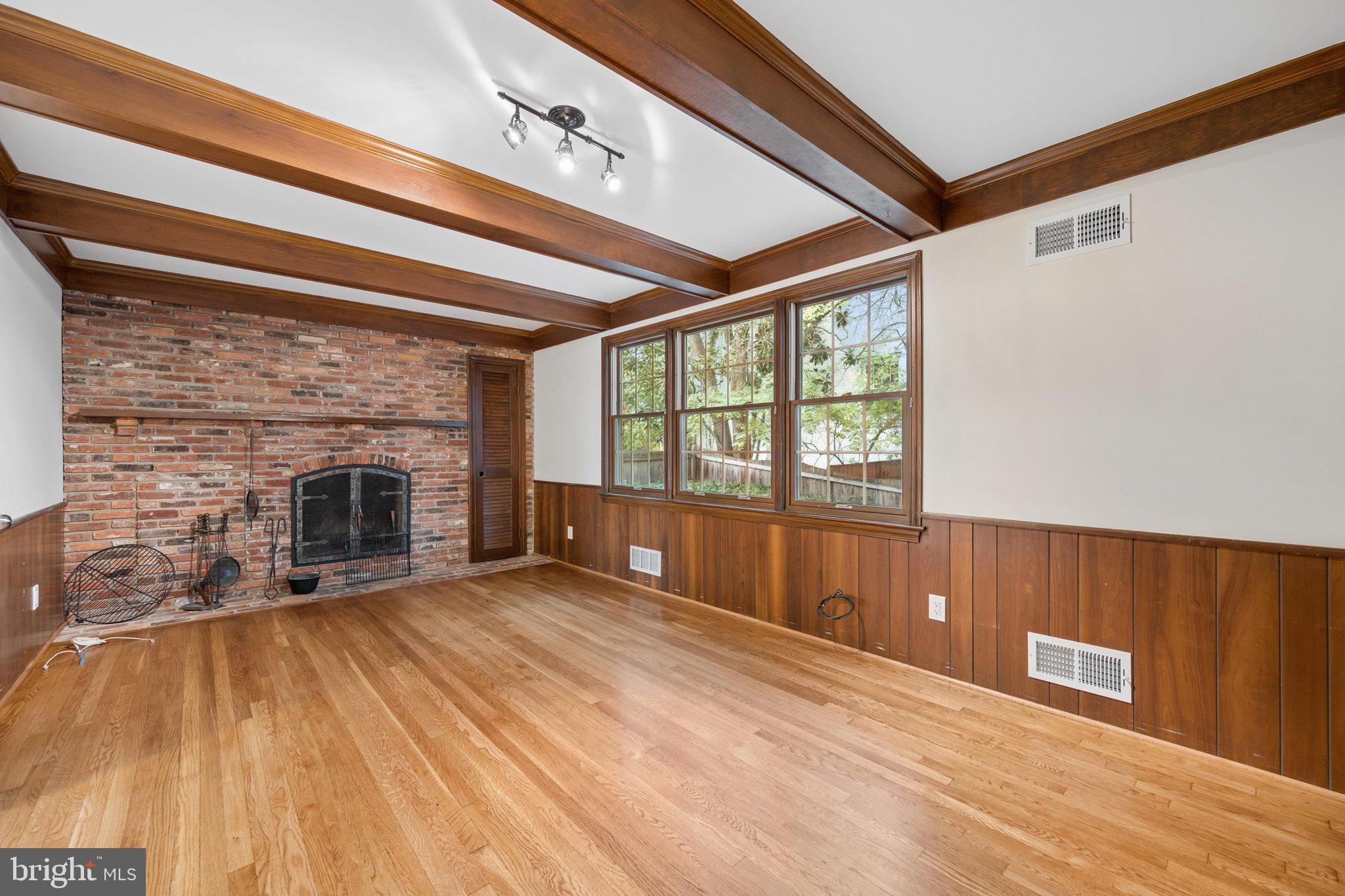4905 W CEDAR LANE