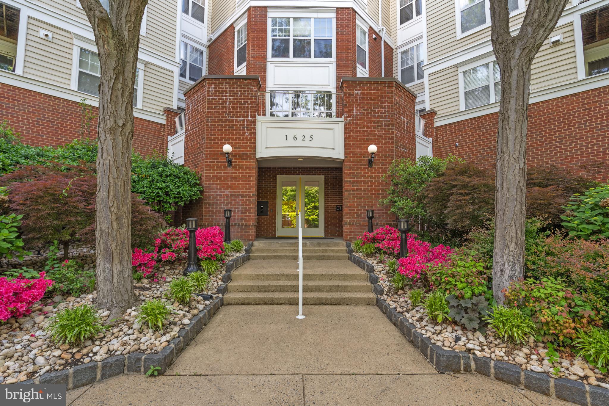 LILLIAN COURT AT TYSONS 11 - Residential